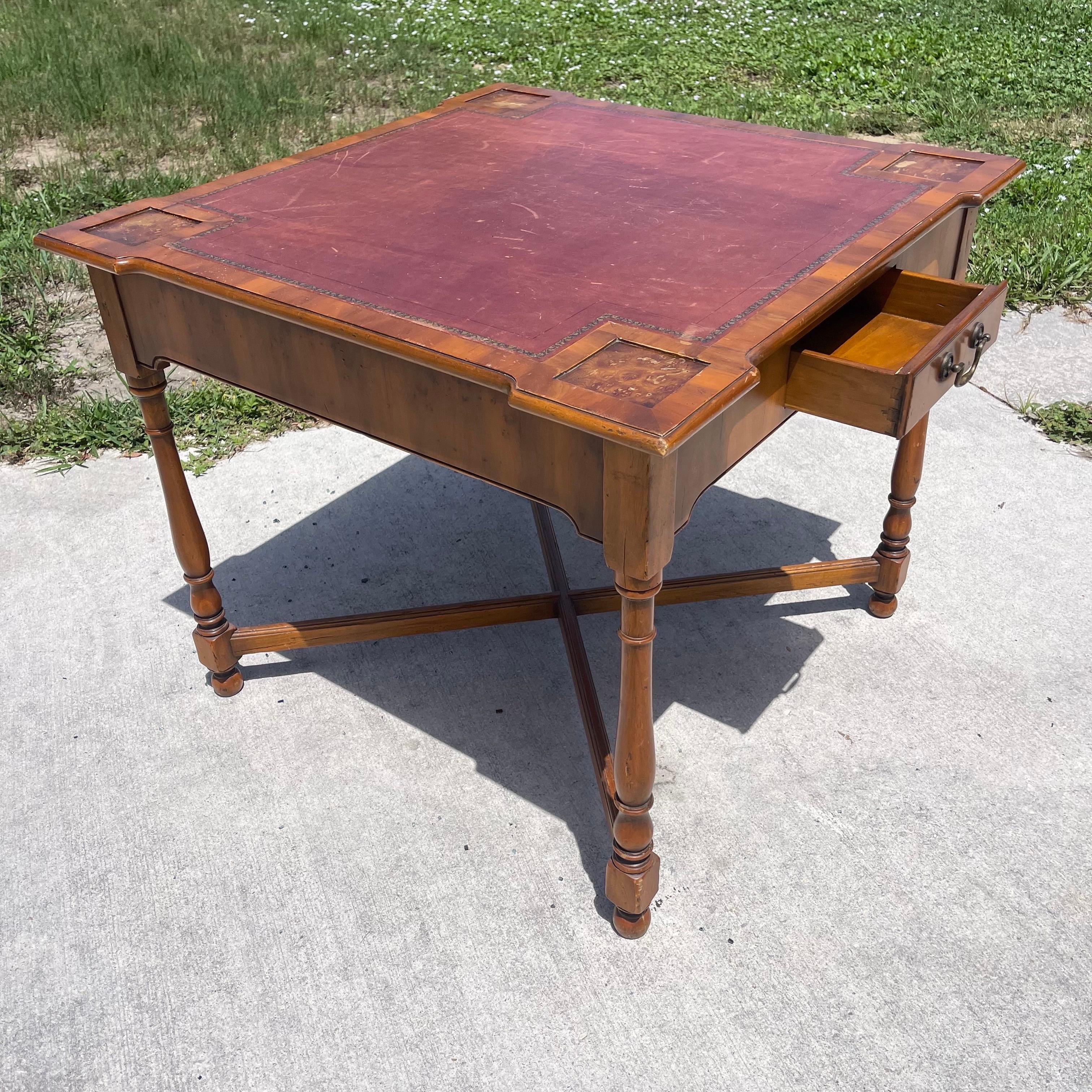 Alfonso Marina table de jeu en bois avec tiroirs en vente 10