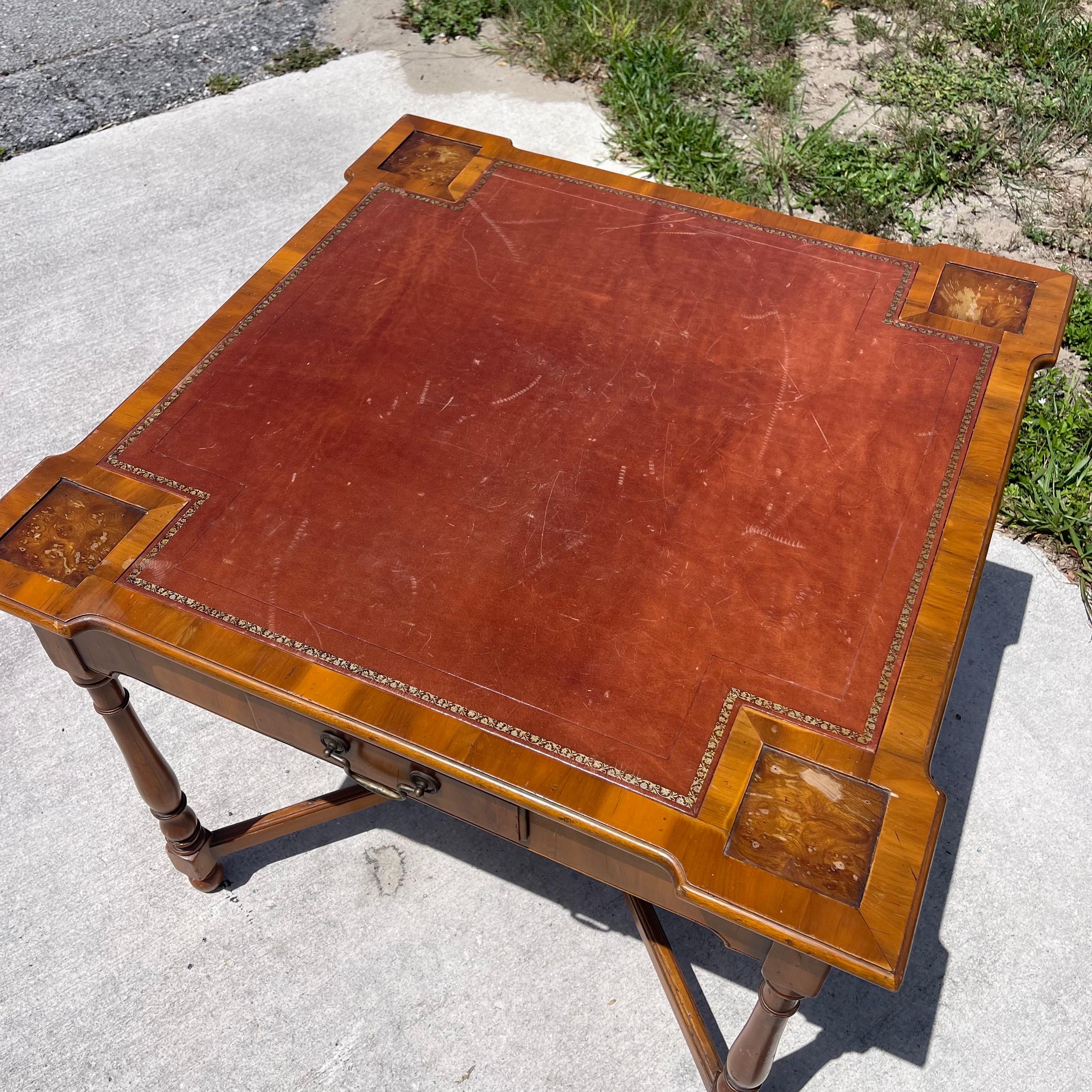 Alfonso Marina table de jeu en bois avec tiroirs Abîmé - En vente à Jensen Beach, FL