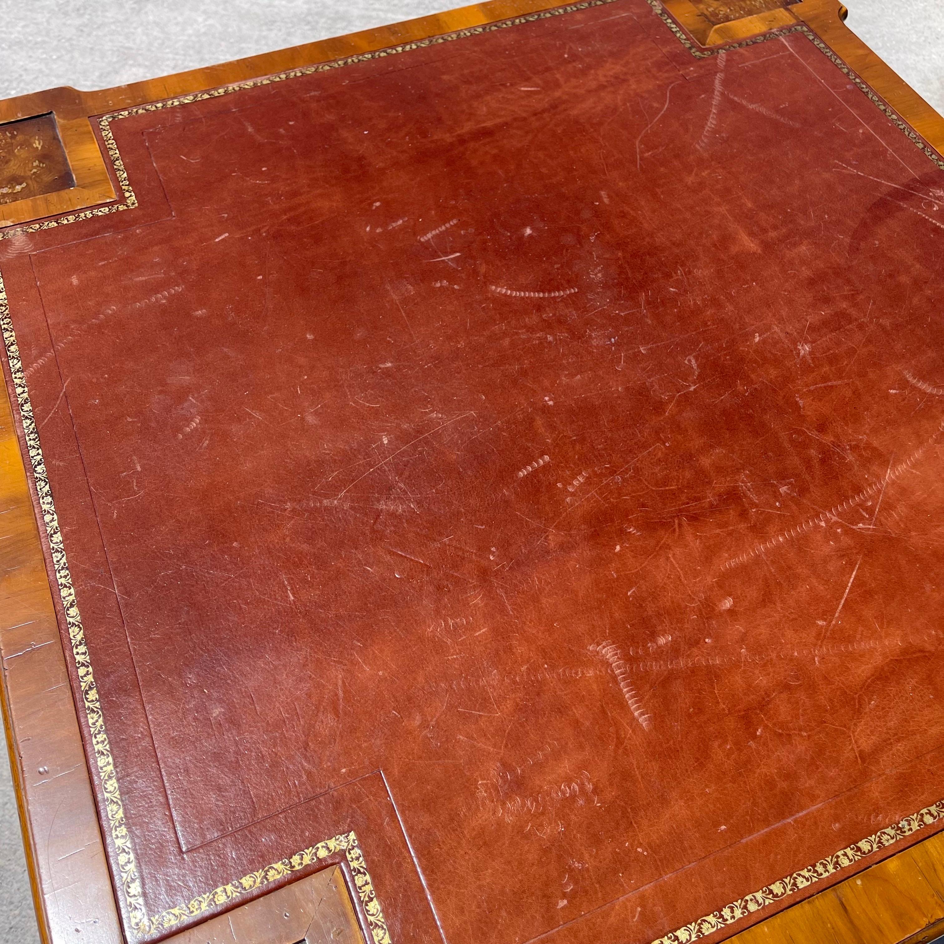 Alfonso Marina table de jeu en bois avec tiroirs en vente 2