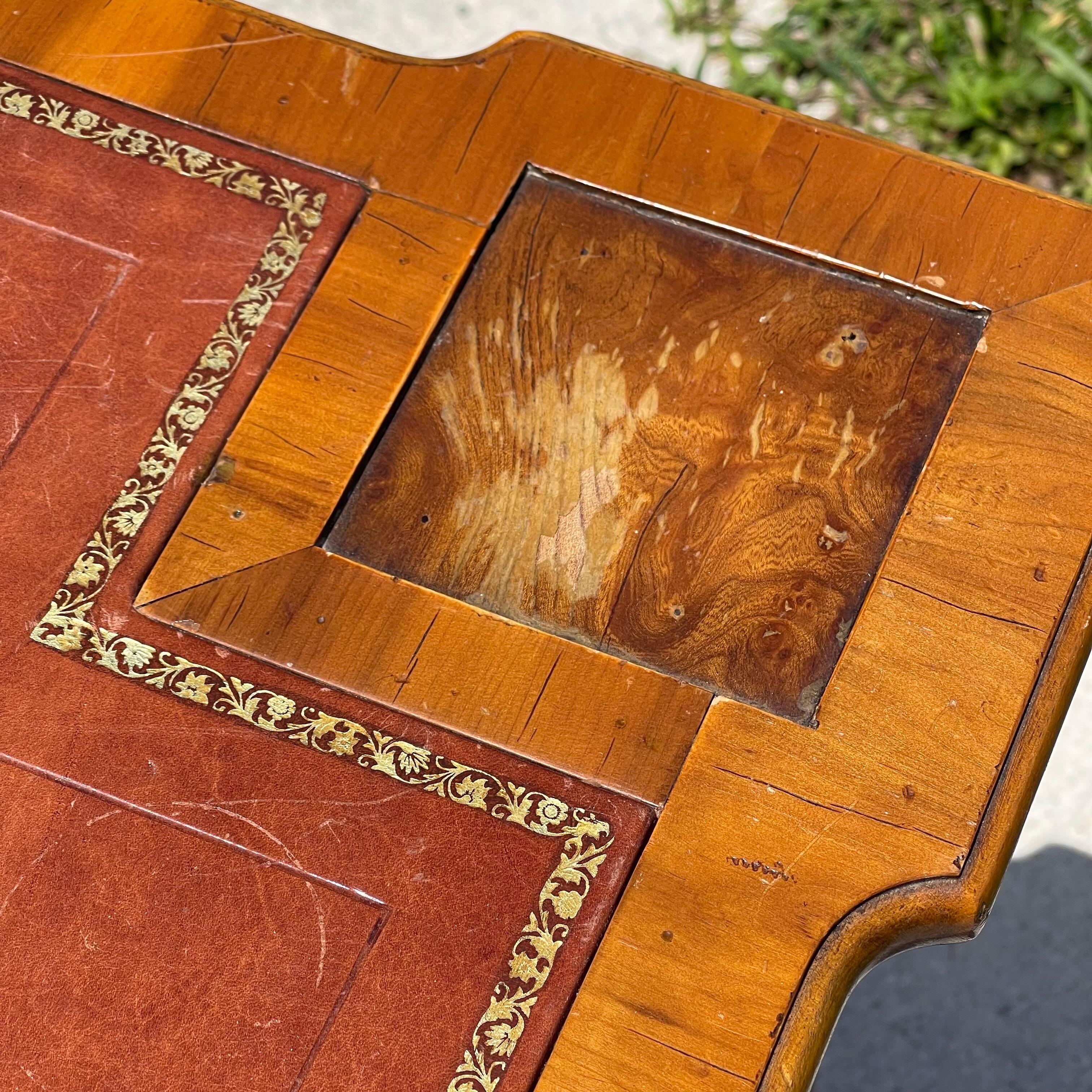 Alfonso Marina table de jeu en bois avec tiroirs en vente 4