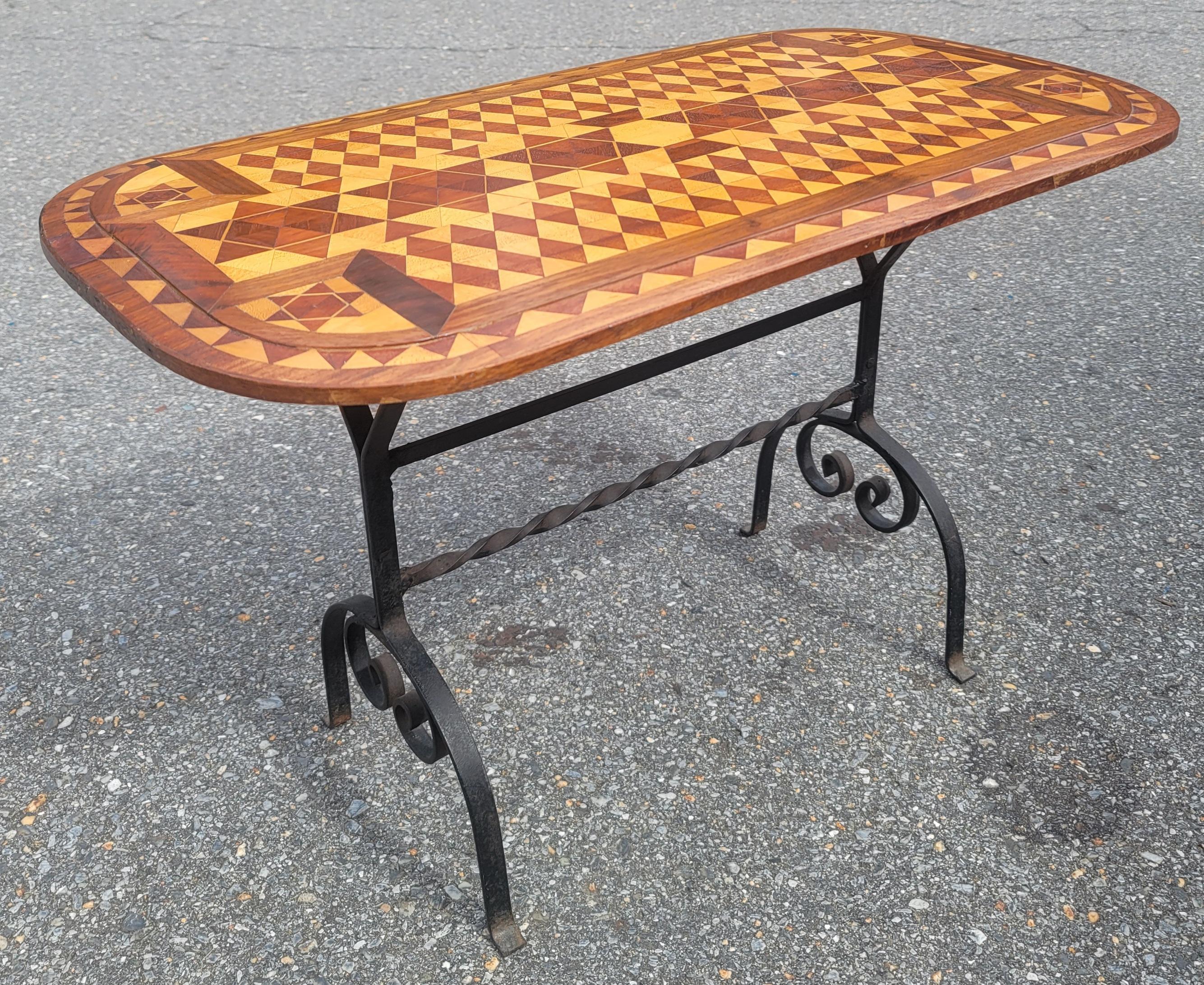 Table d'appoint Alfonso Marina en fer forgé et parqueterie avec plateau en bois en vente 2