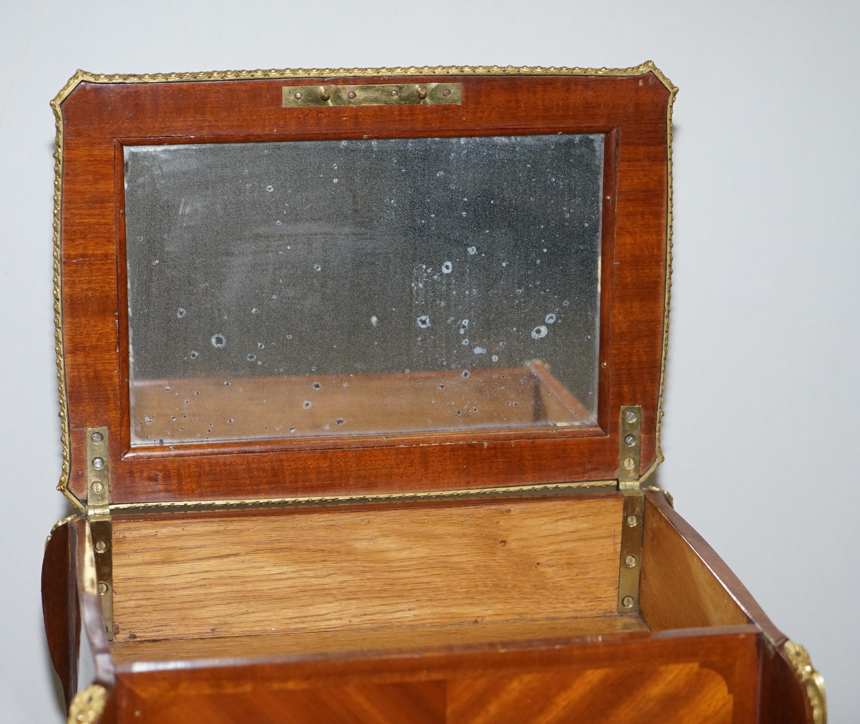 Coffret à bijoux Alfred Beurdeley Tulip & King Wood en bronze sur pied Paris France en vente 10