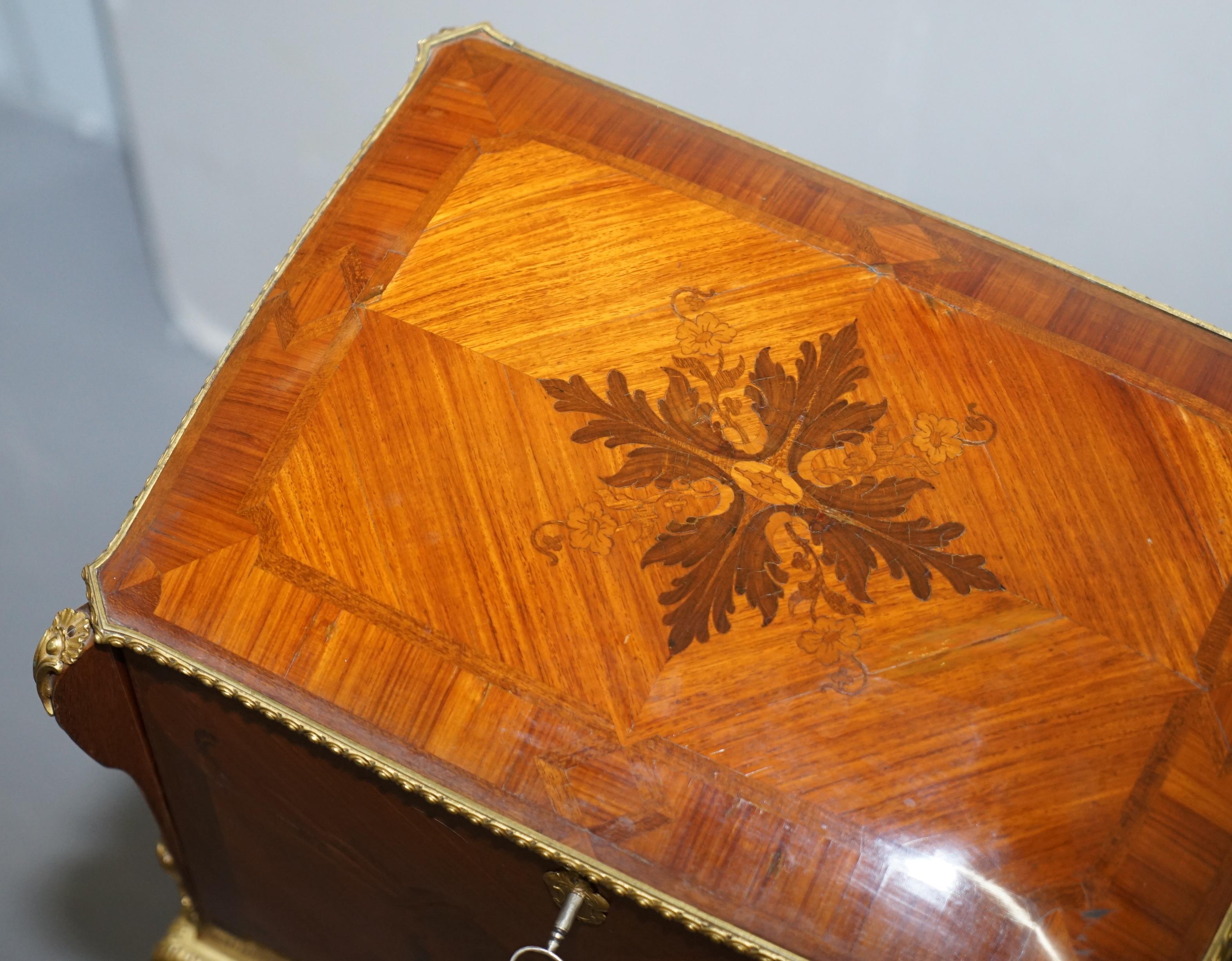 Coffret à bijoux Alfred Beurdeley Tulip & King Wood en bronze sur pied Paris France Bon état - En vente à West Sussex, Pulborough