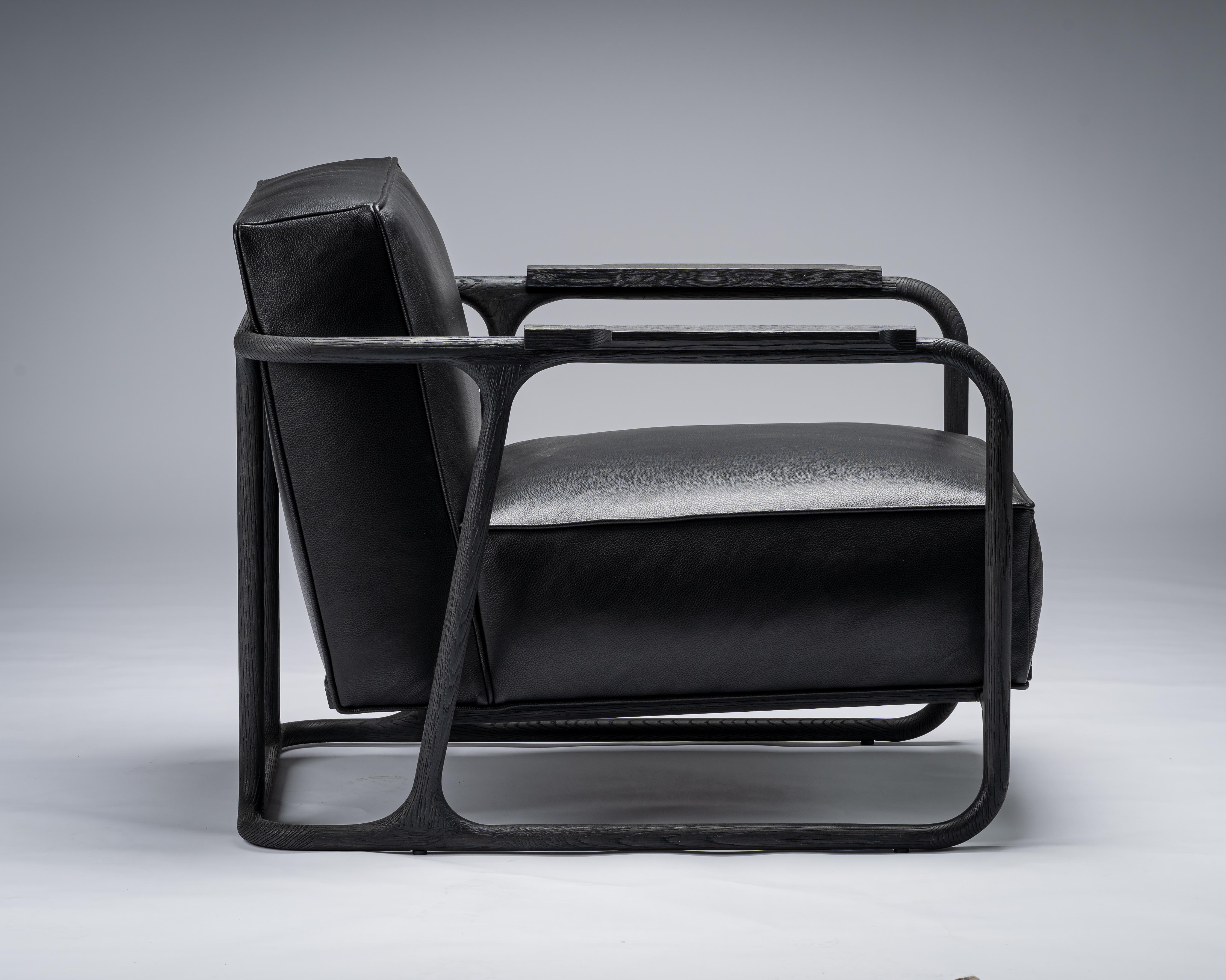 Mid-Century Modern Chaise longue/chaise longue noire ALFRED en noyer/chêne avec assise en cuir:: Mandy Graham en vente