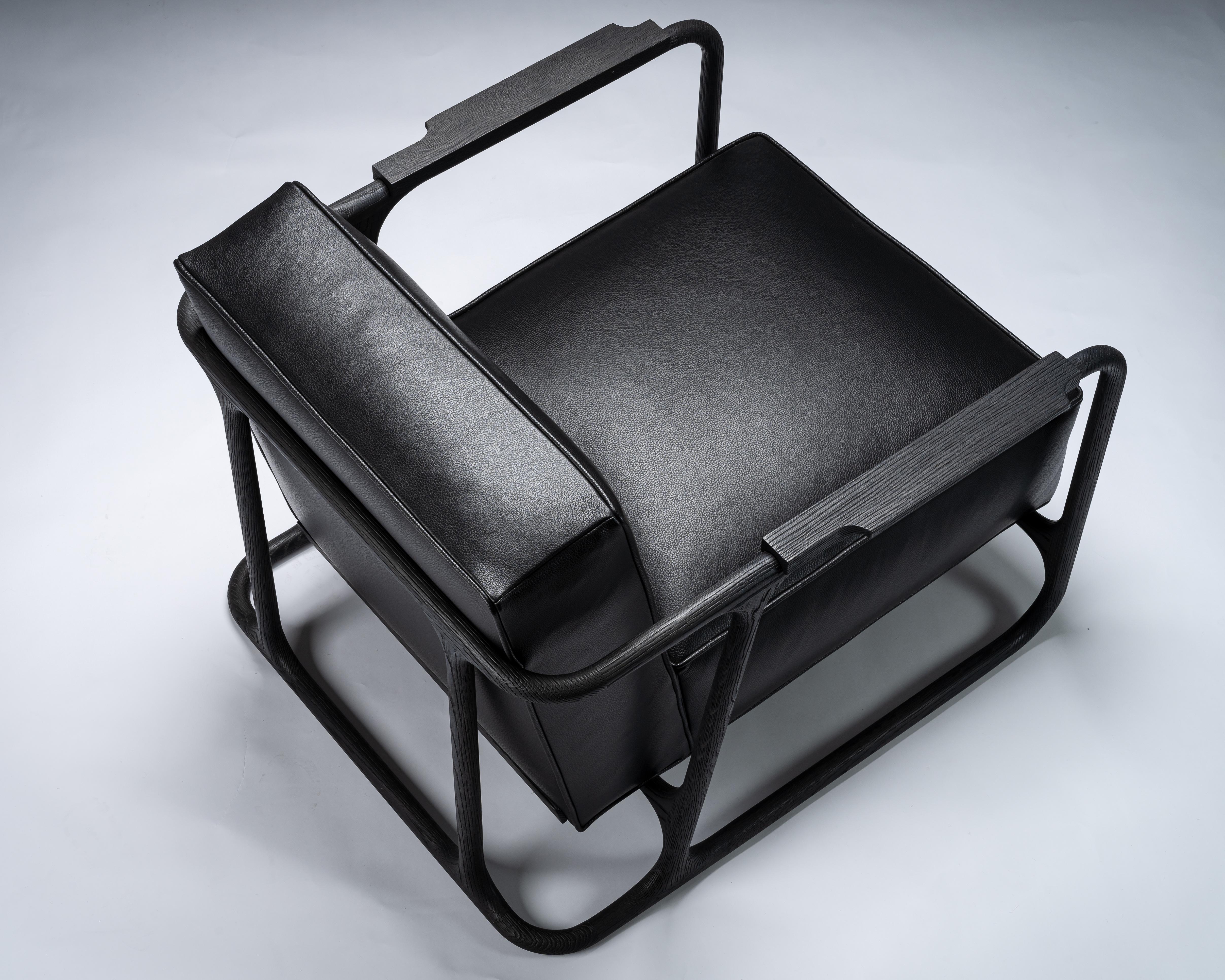 Chaise longue/chaise longue noire ALFRED en noyer/chêne avec assise en cuir:: Mandy Graham Neuf - En vente à Torrance, CA