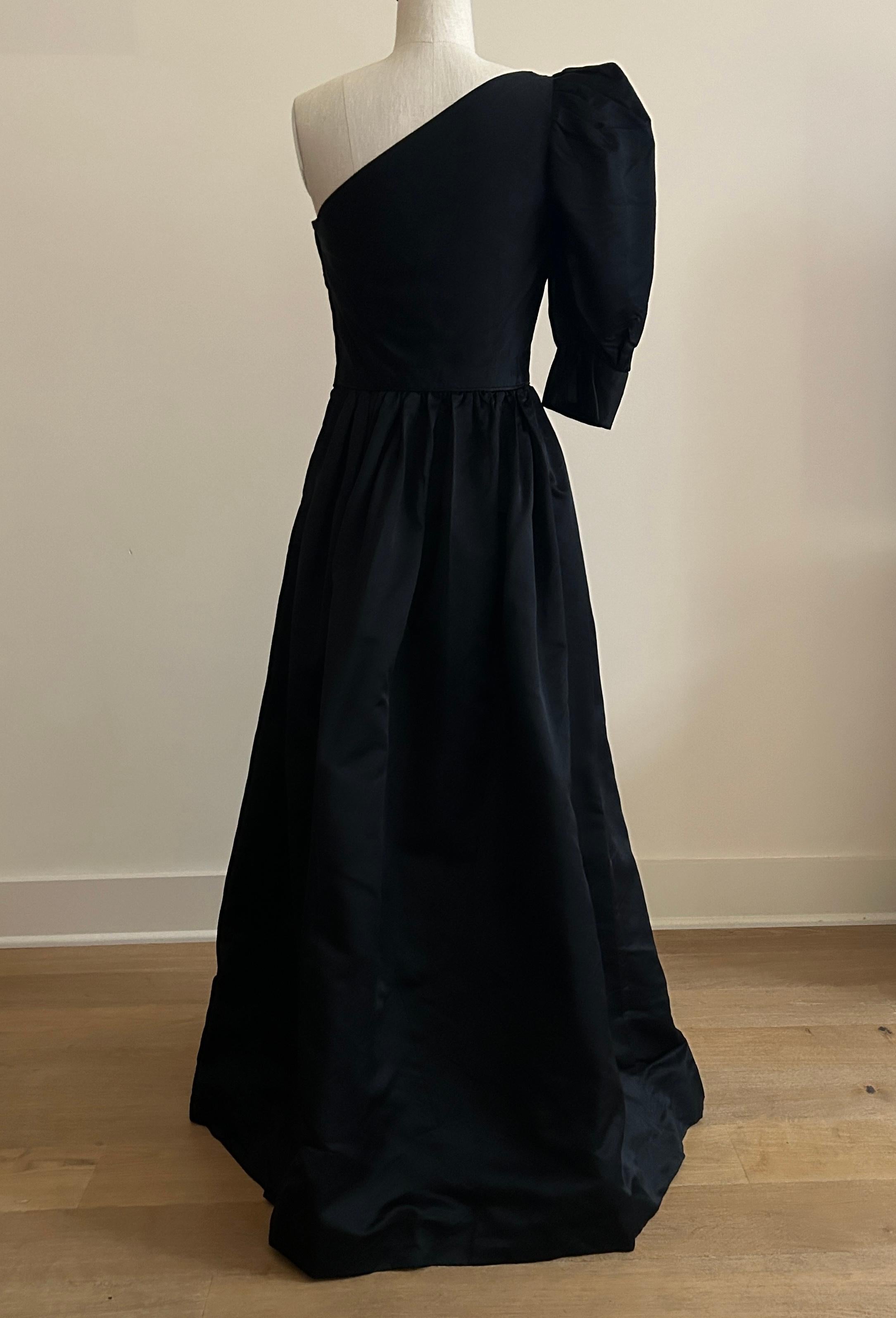 Alfred Bosand 1980s Black One Shoulder Asymmetric Gown with Rhinestone Bow In Good Condition For Sale In San Francisco, CA