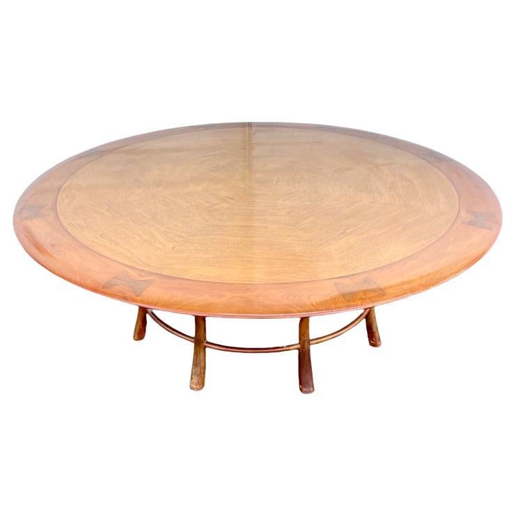 Mesa de centro o de cóctel única en su género, obra del arquitecto de mediados de siglo Alfred Browning Parker. Diseñó esta pieza específicamente para una de sus casas de Florida. Apareció en una Exposición Mid Century en el Bass Museum de Miami y