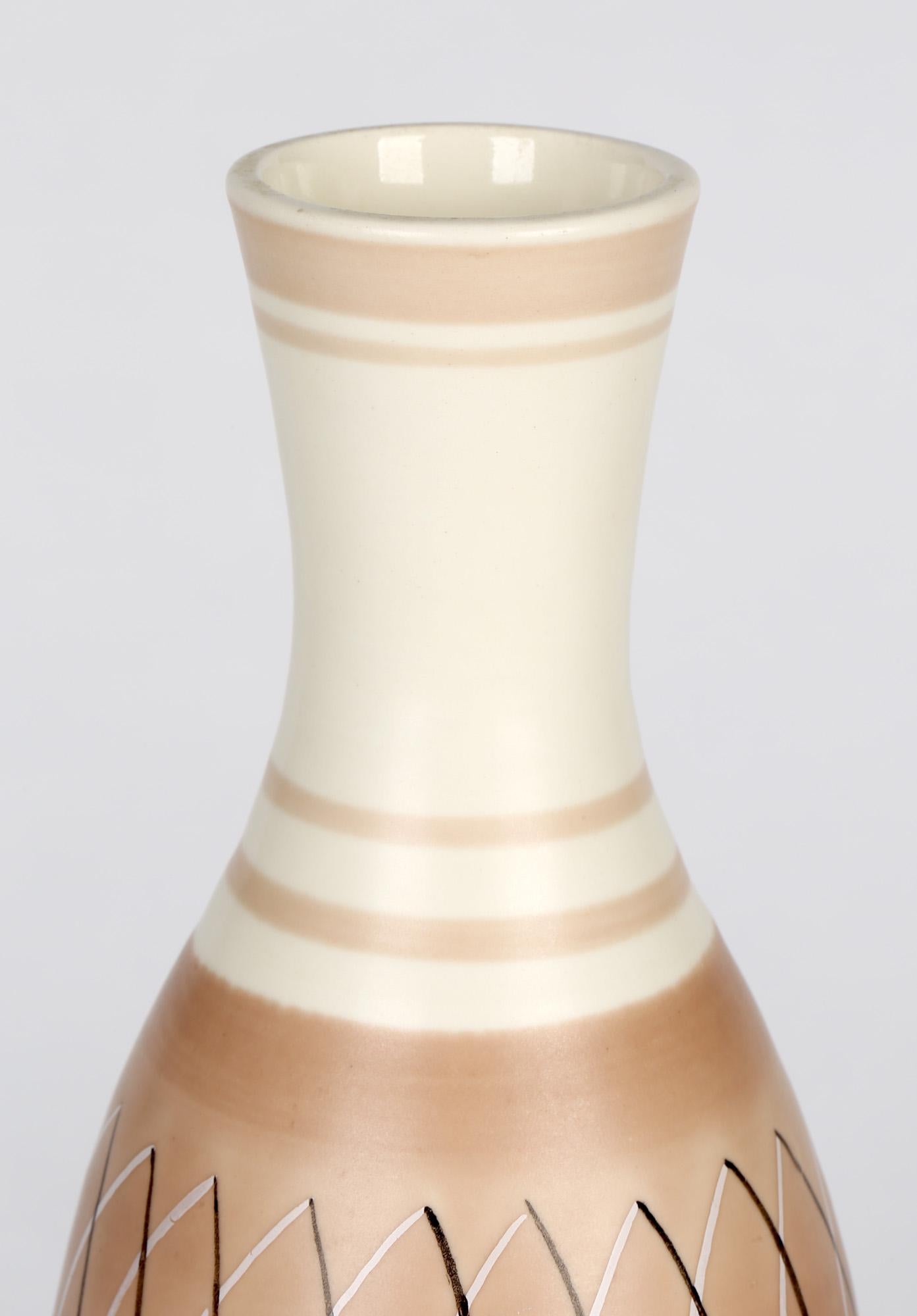 Alfred Burgess Read Mid-Century Poole Pottery Vase in PRB Pattern In Good Condition For Sale In Bishop's Stortford, Hertfordshire