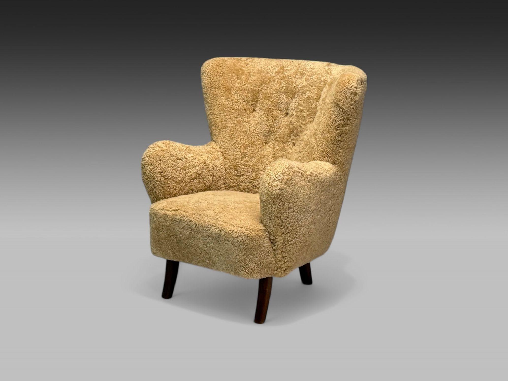 Alfred Christensen attr, Danish Mid-Century Modern, Sheepskin, Beech, Lounge or Arm Chair, 1940s

A Danish easy chair attributed to Alfred Christensen for Slagelse Møbelfabrik c. 1940s. This example has an organic form upper that has been newly
