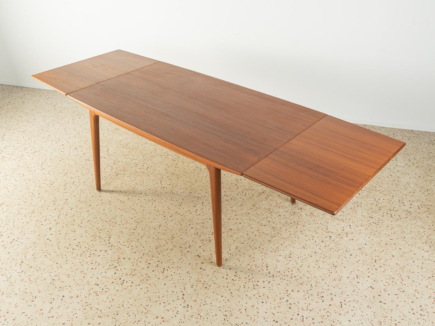 Alfred Christensen Boomerang Model 371 Dining Table In Good Condition In Neuss, NW