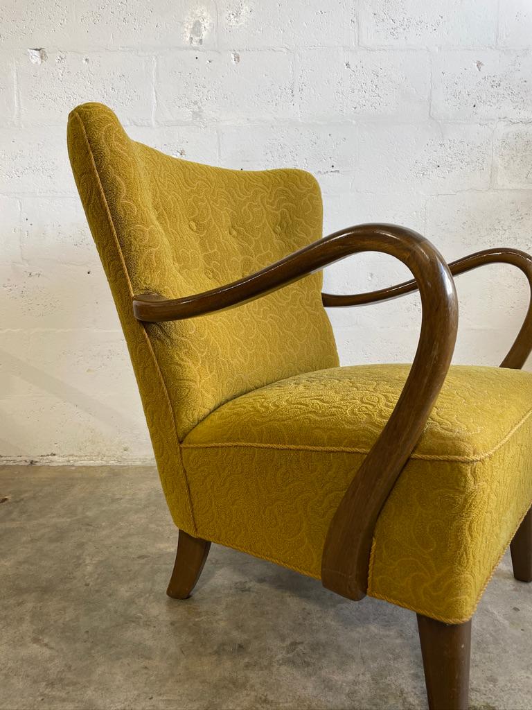 Chaise longue ou chaise Am danoise moderne du milieu du siècle, par Alfred Christensen. Fabriqué au Danemark dans les années 1940. Tissu original.
