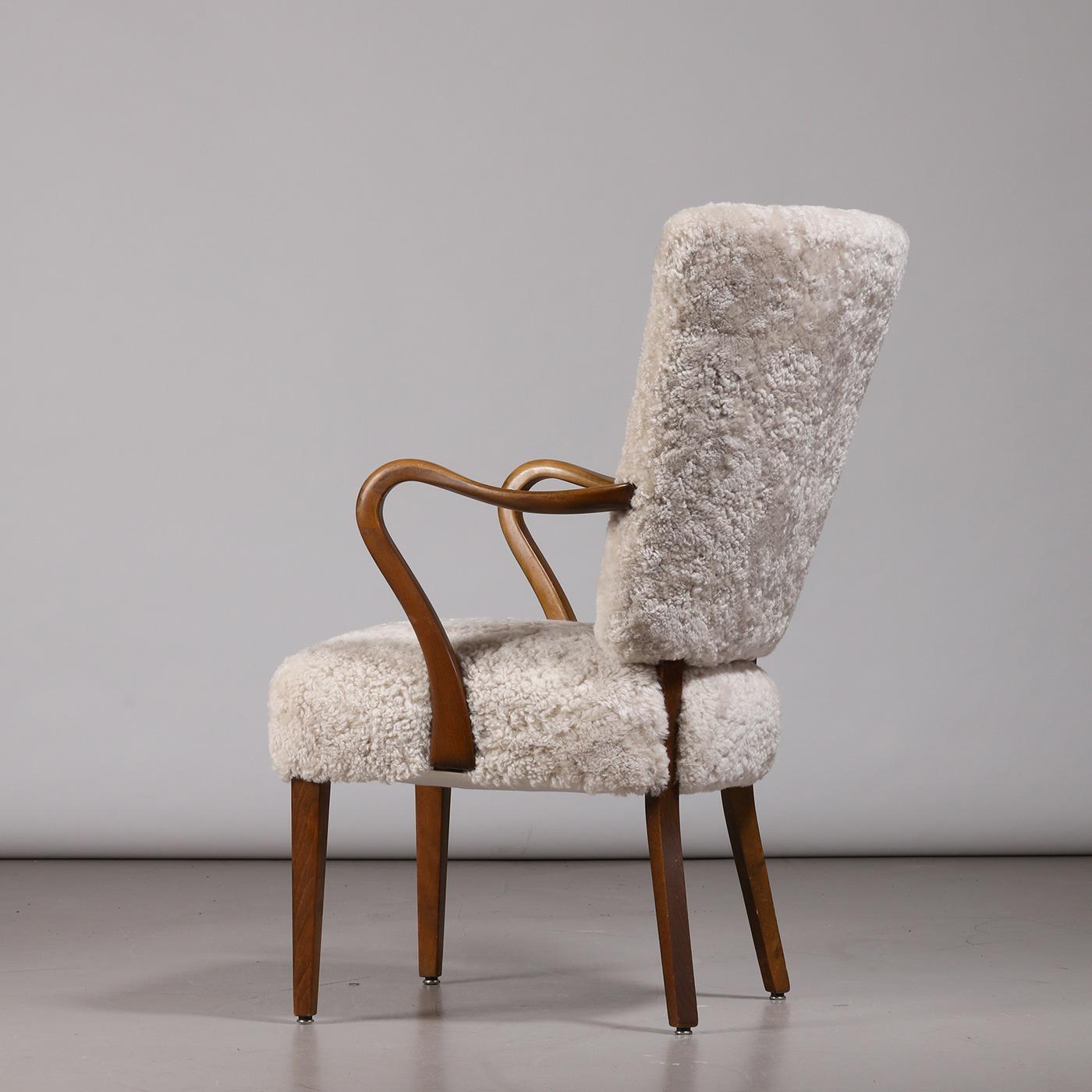 Scandinave moderne Fauteuil danois Alfred Christensen en peau de mouton légère, années 1940 en vente