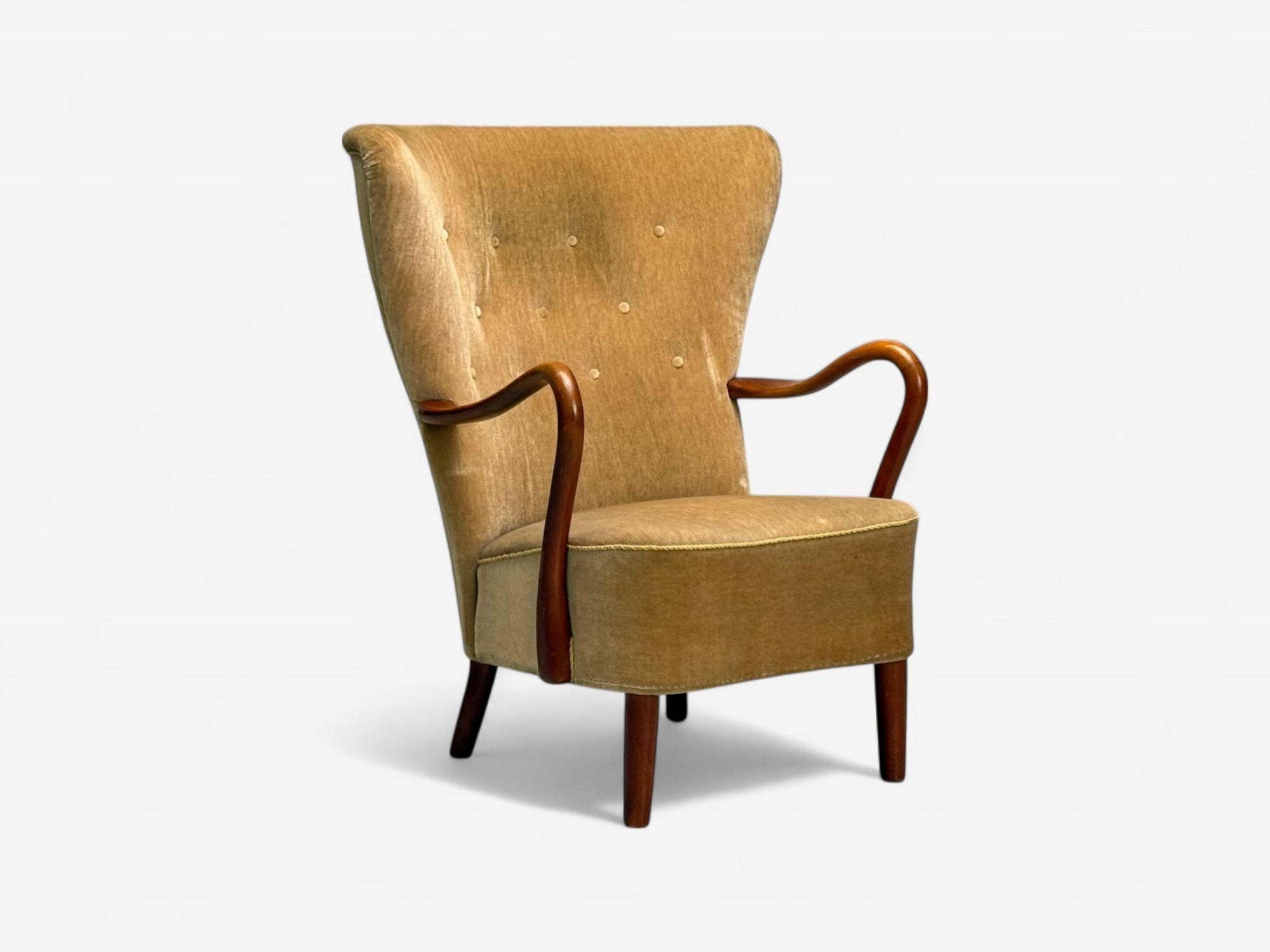 Alfred Christensen, Danish Mid-Century Modern, Mohair, Beech, Lounge or Am Chair, Denmark, 1940s

A single lounge chair in mohair and beech designed and produced by Alfred Christensen in Denmark c. 1940s. This example features an organic high back