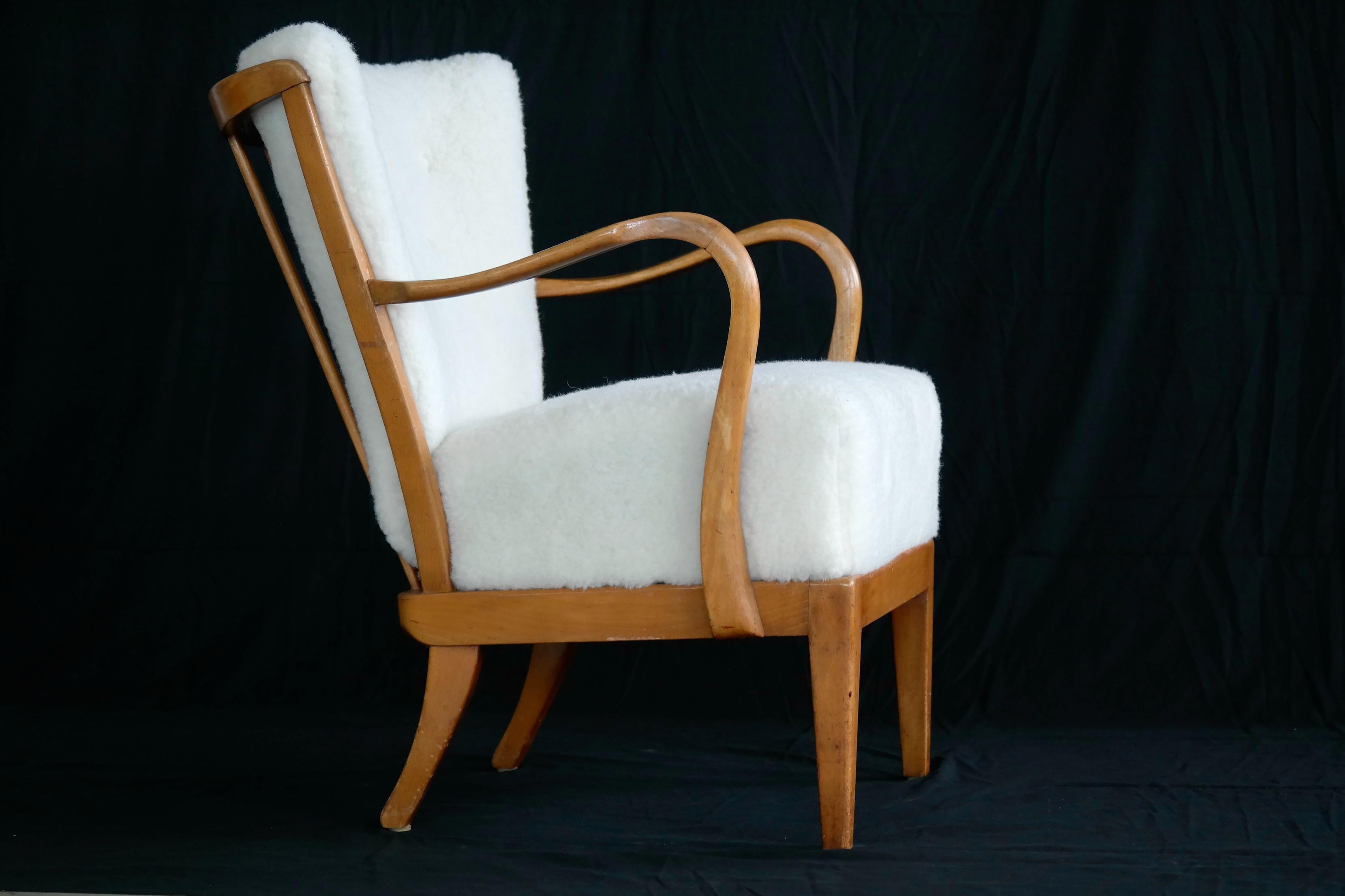 Alfred Christensen Danish Open-Arm Lounge Chair Covered in Lambswool, 1940s In Good Condition In Bridgeport, CT