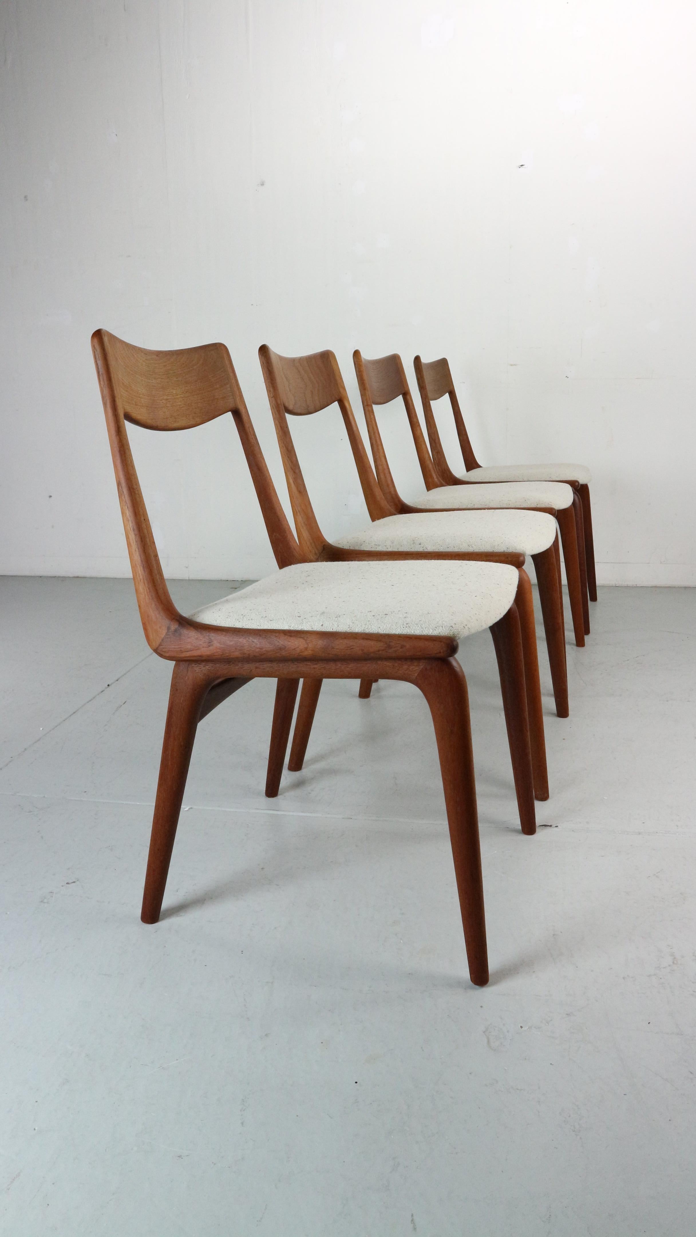 Alfred Christensen: 4er-Set Stühle „Boomerang“ aus dänischem Teakholz (Moderne der Mitte des Jahrhunderts) im Angebot