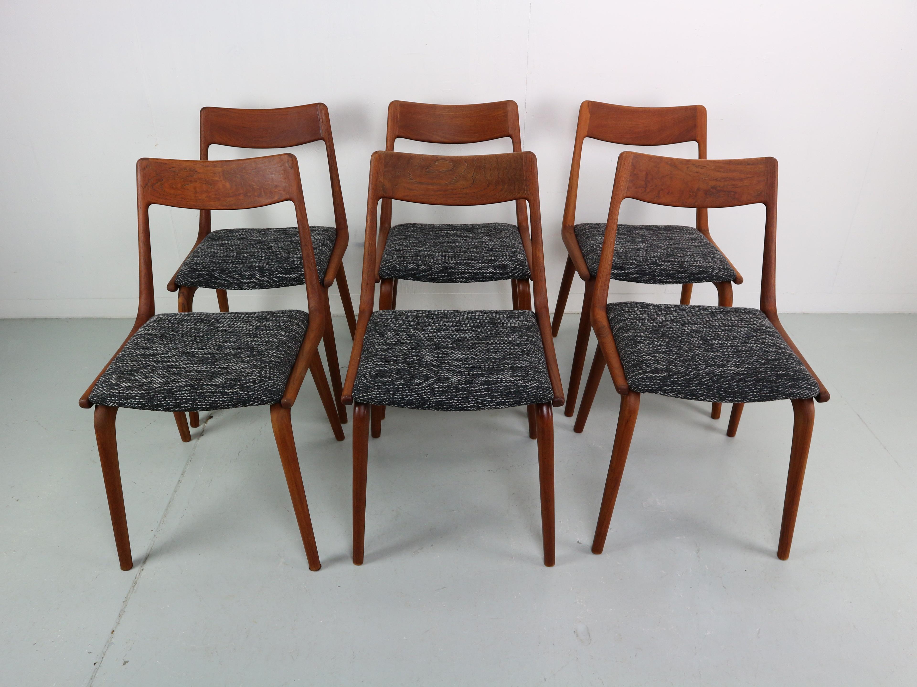 Elegant set of Danish dining chairs, featuring a teak frame. Seen from the side, the seat's frame that flows over to the backrest has a boomerang shape, hence the model's nickname. This shape is repeated in the legs. The backrest has a subtle curve,