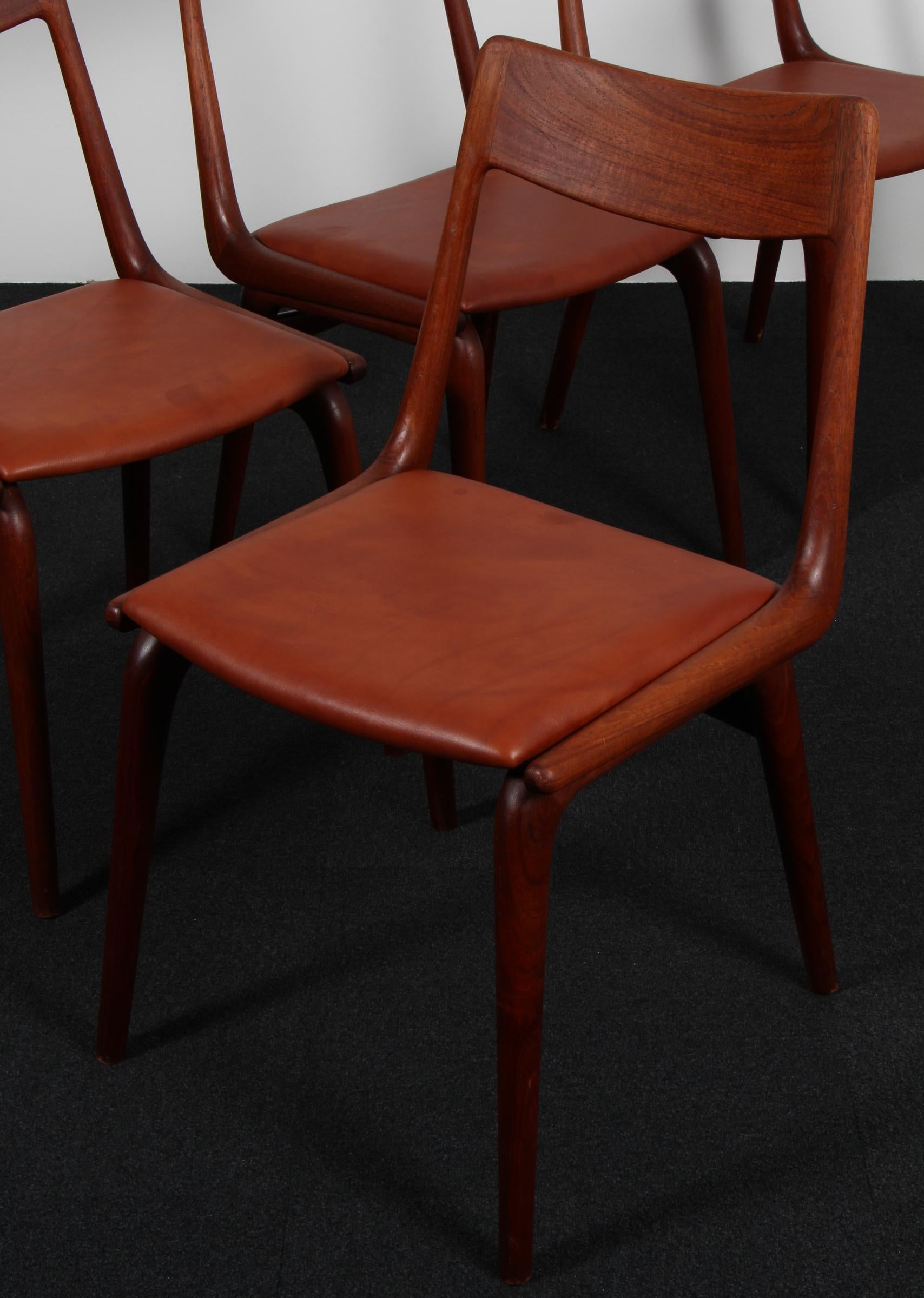Danois Alfred Christensen, four dining chairs, teak, model Boomerang en vente