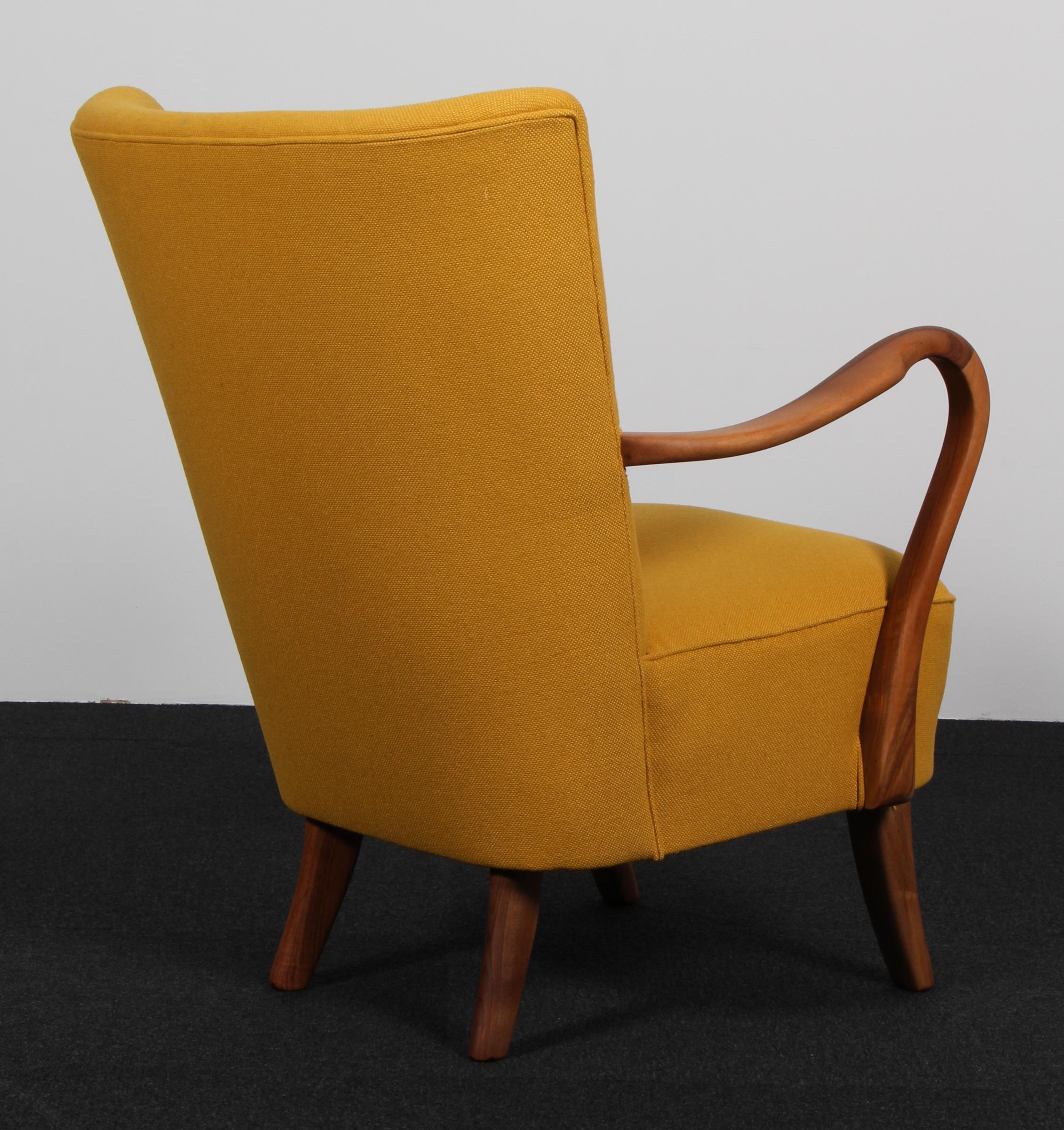 Laine Alfred Christensen, Chaise longue en laine jaune, années 1940 en vente