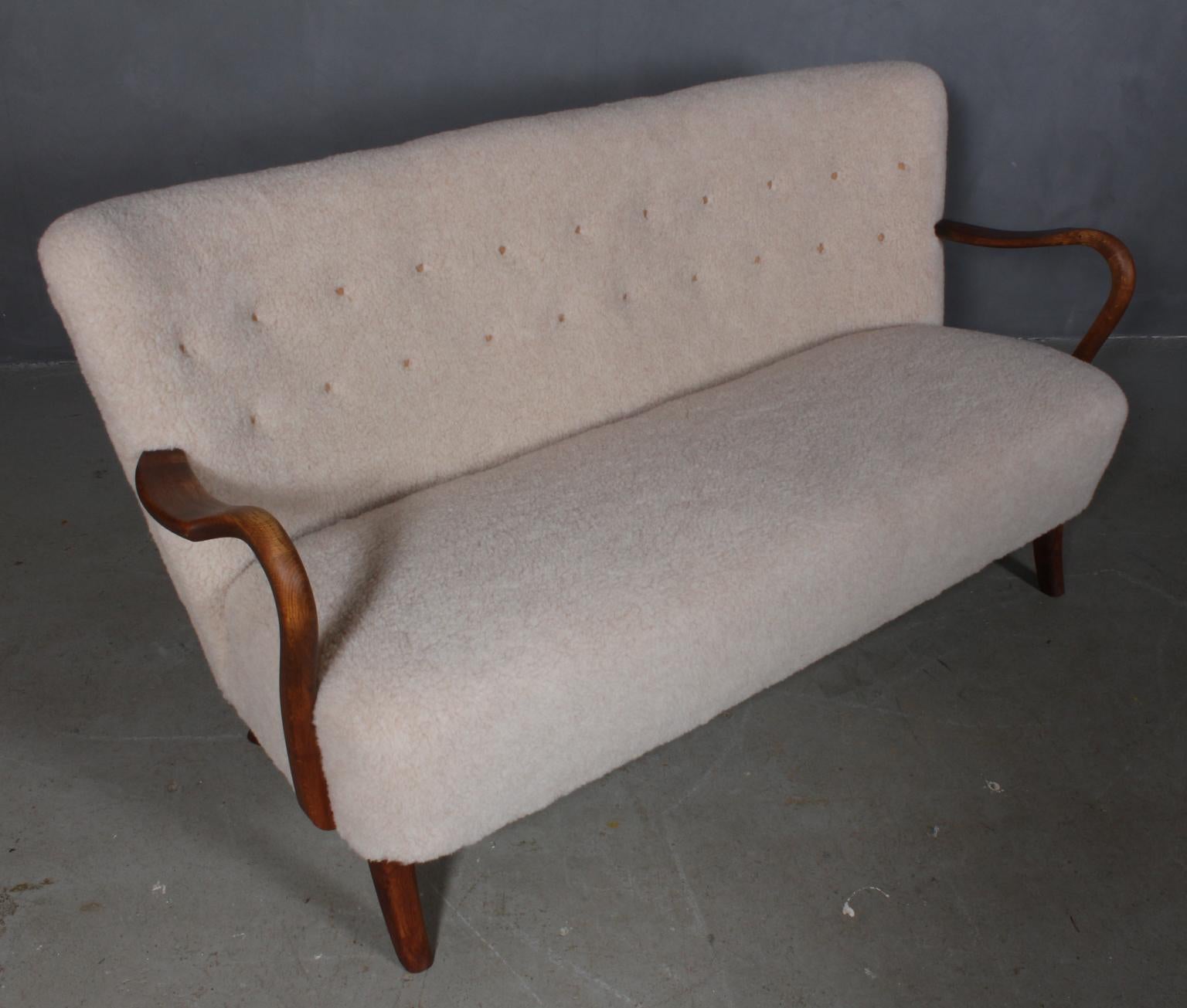 Alfred Christensen two ½ seater sofa new upholstered with lamb wool.

Legs of and armrests of oak.

Made in the 1940s by Slagelse Møbelværk.

 