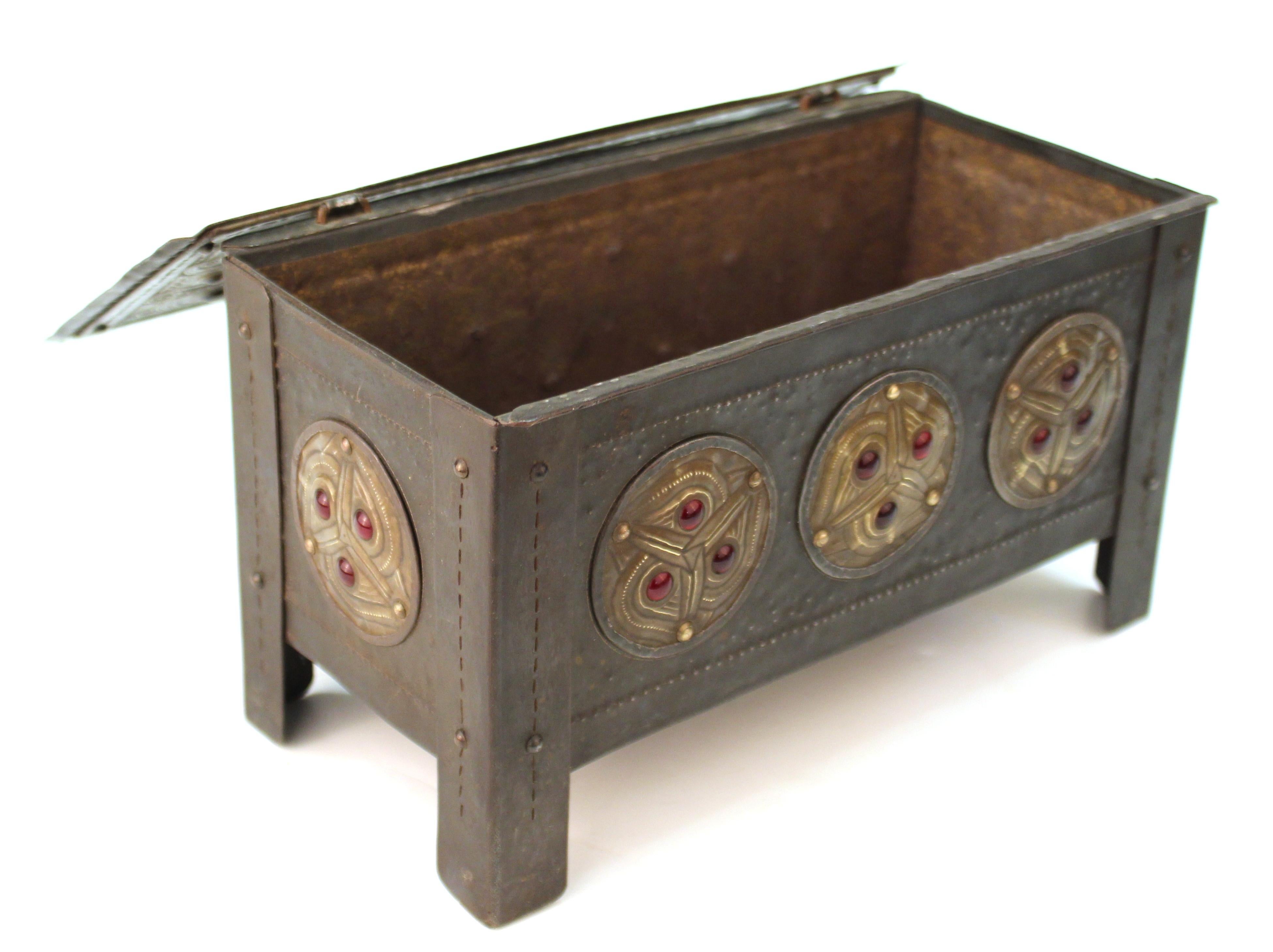 Alfred Daguet French Art Nouveau Jeweled Metal Repousse Box For Sale 10