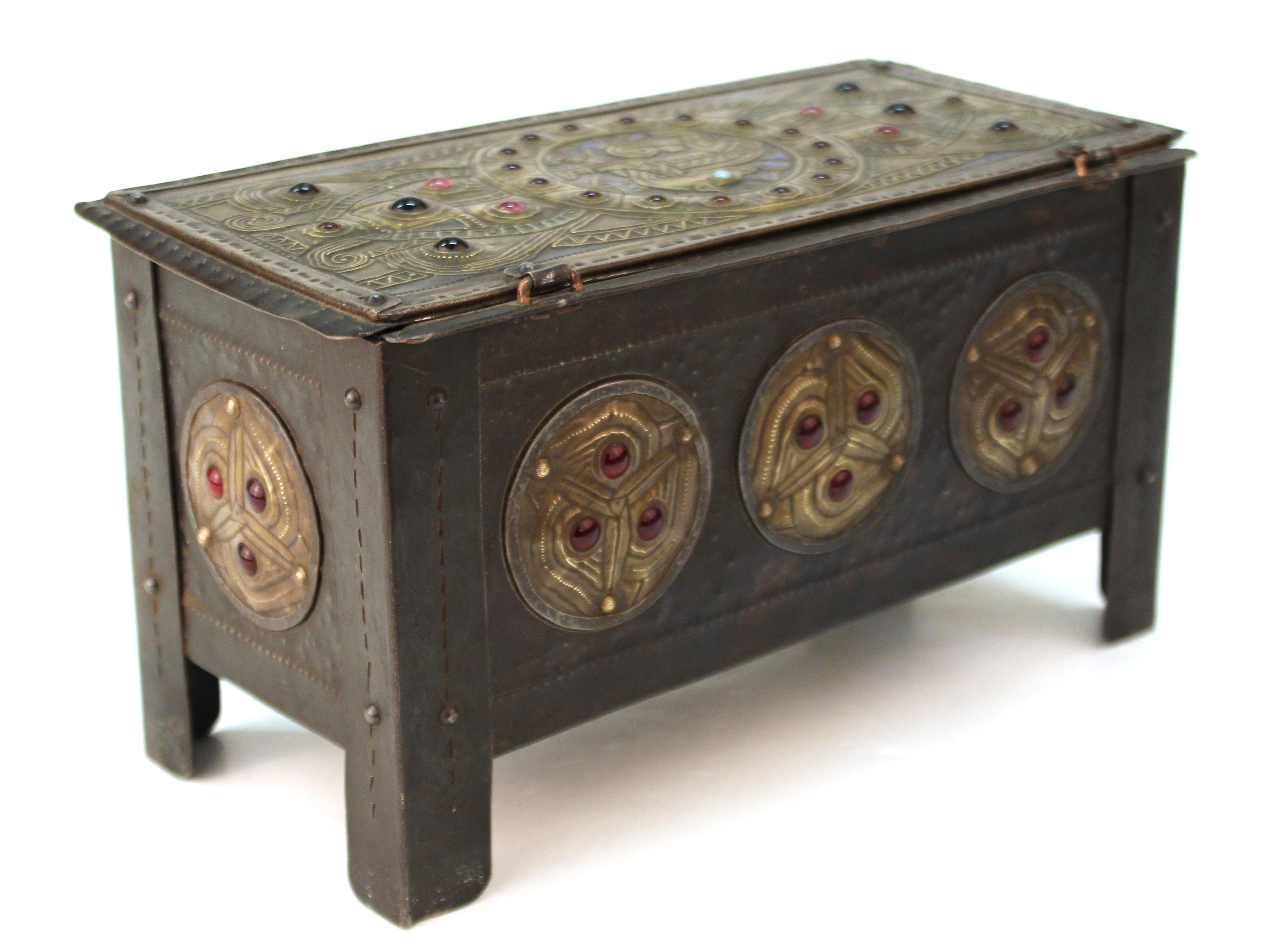 Alfred Daguet French Art Nouveau Jeweled Metal Repousse Box For Sale 1