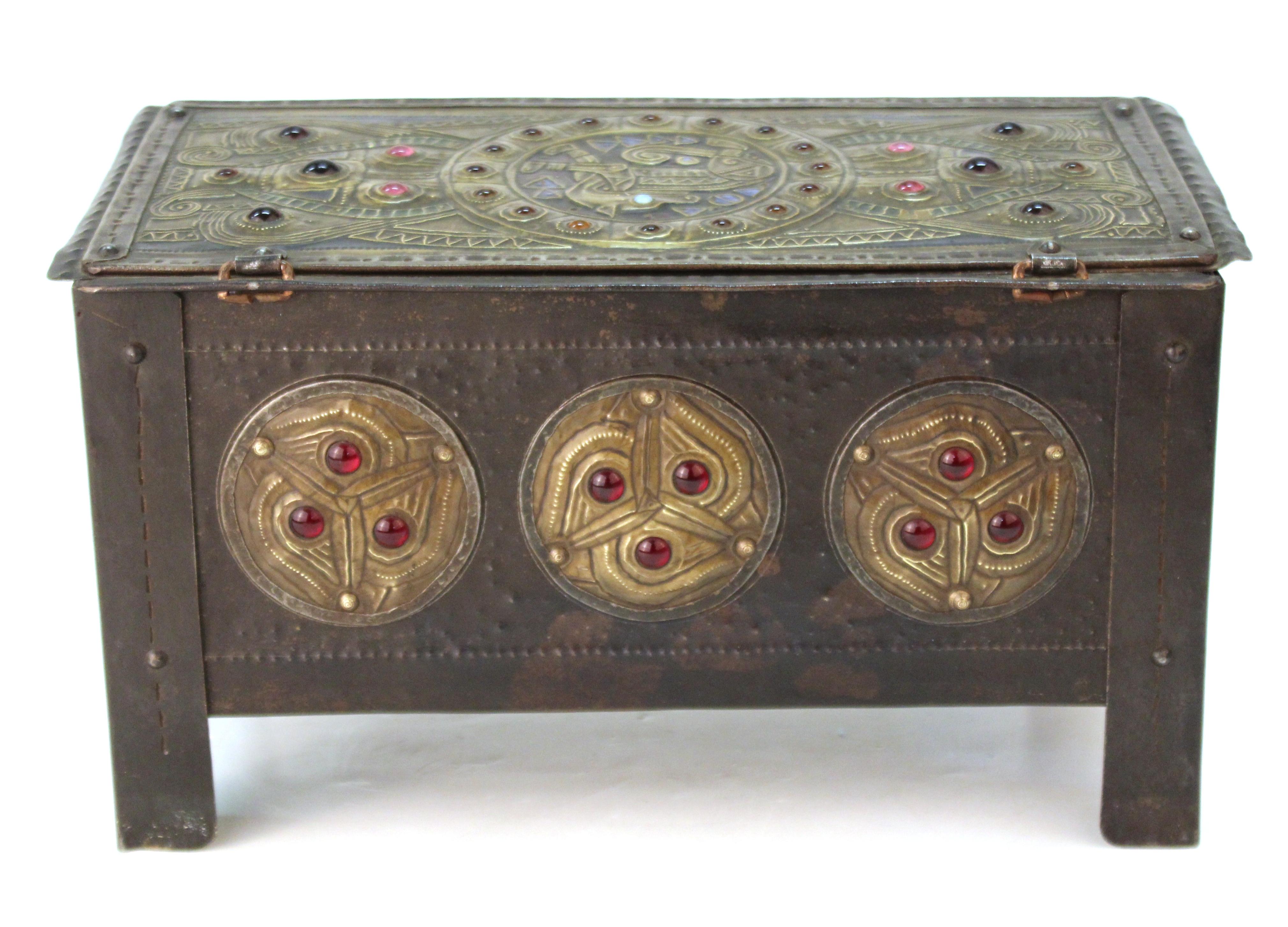 Alfred Daguet French Art Nouveau Jeweled Metal Repousse Box For Sale 2