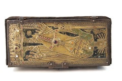 Alfred Daguet Caja francesa Art Nouveau de metal repujado con motivo de caballero