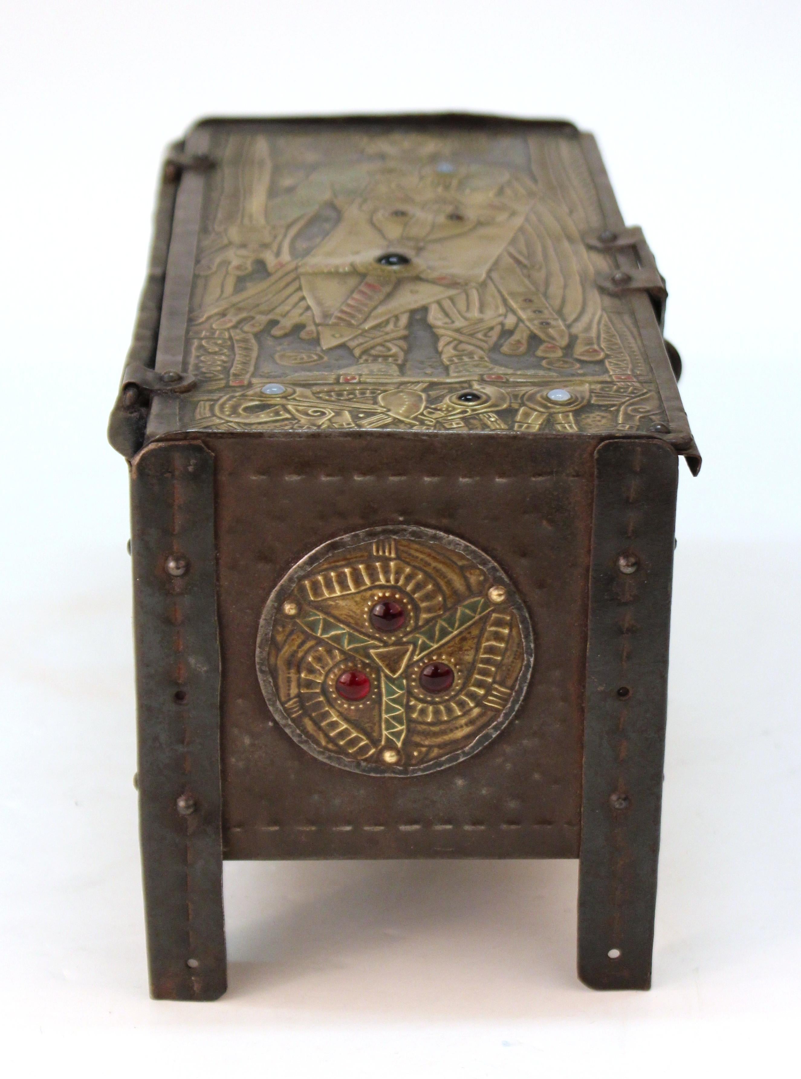 Alfred Daguet French Art Nouveau Jeweled Metal Repousse Box with Knight Motif For Sale 4