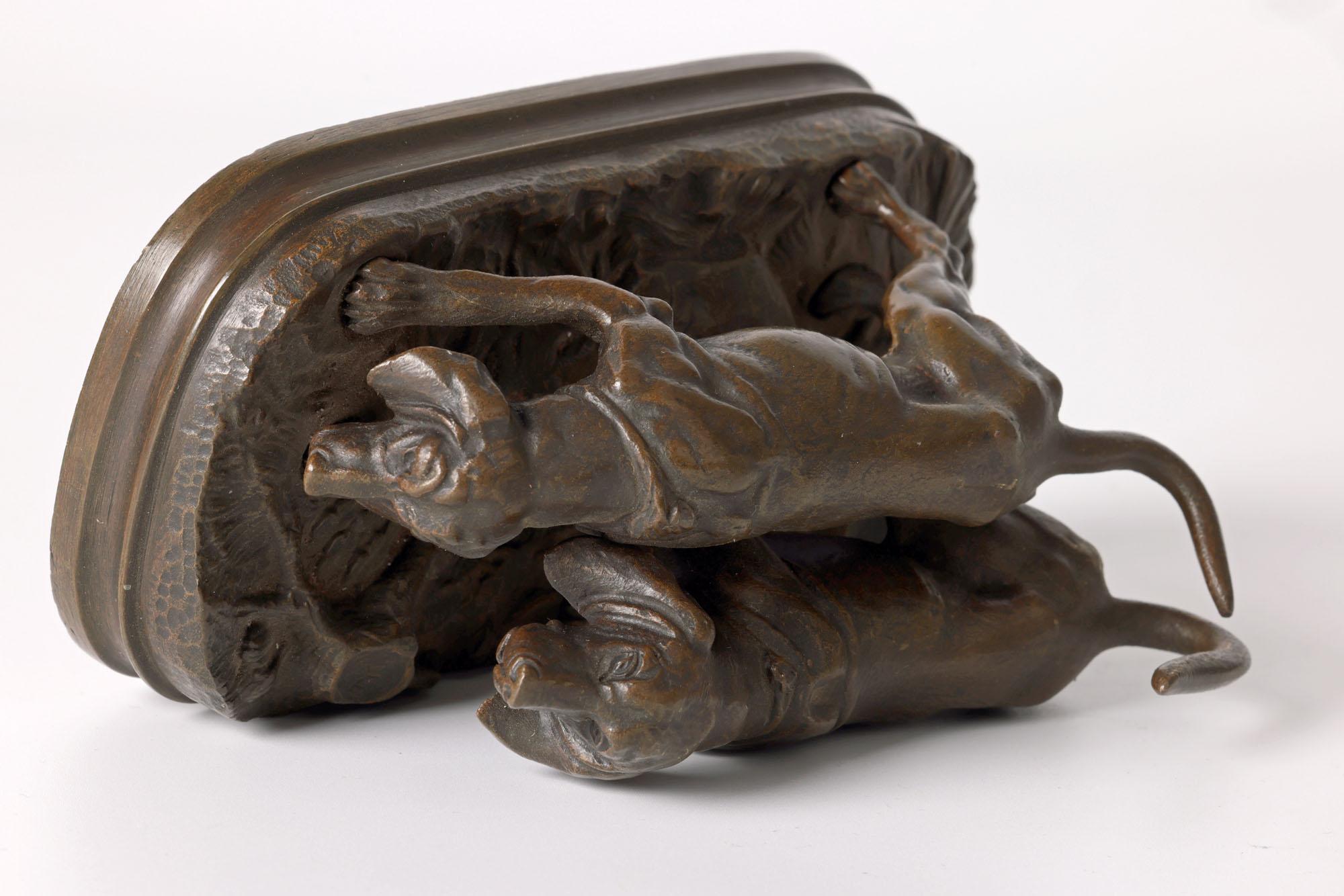 Französische Bronze-Skulptur eines Jagdhundes von Alfred Dubucand im Angebot 1
