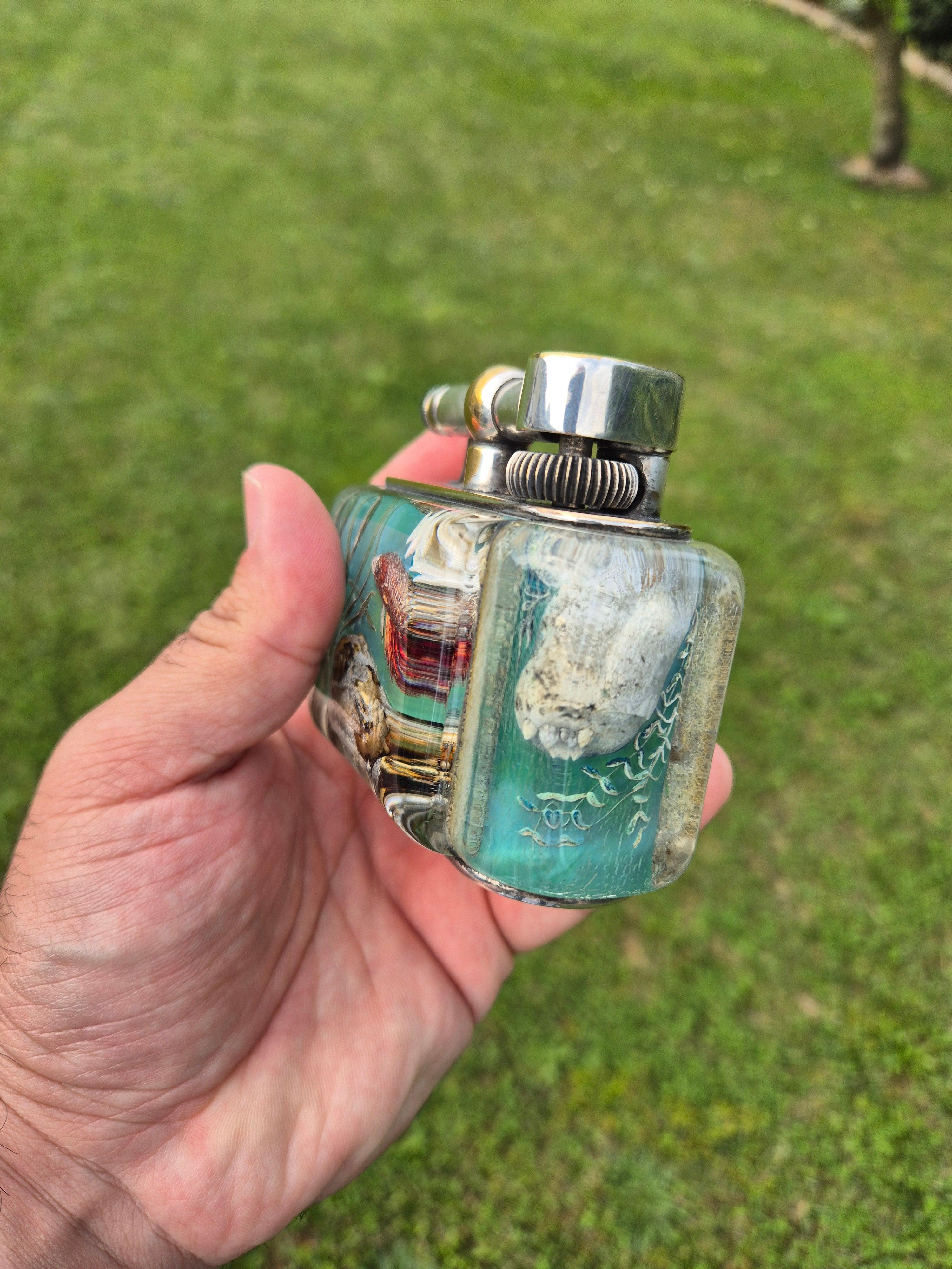 ALFRED Dunhill 1949 Desk Aquarium Lift Arm Petrol Lighter Perspex Lucite & Steele in vendita 3