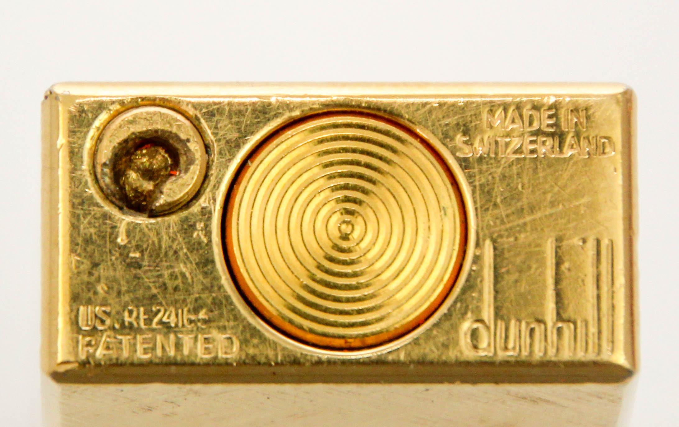 Alfred Dunhill 24K Gold plattiert Feuerzeug Florentine Muster Schweiz 1980 im Angebot 2