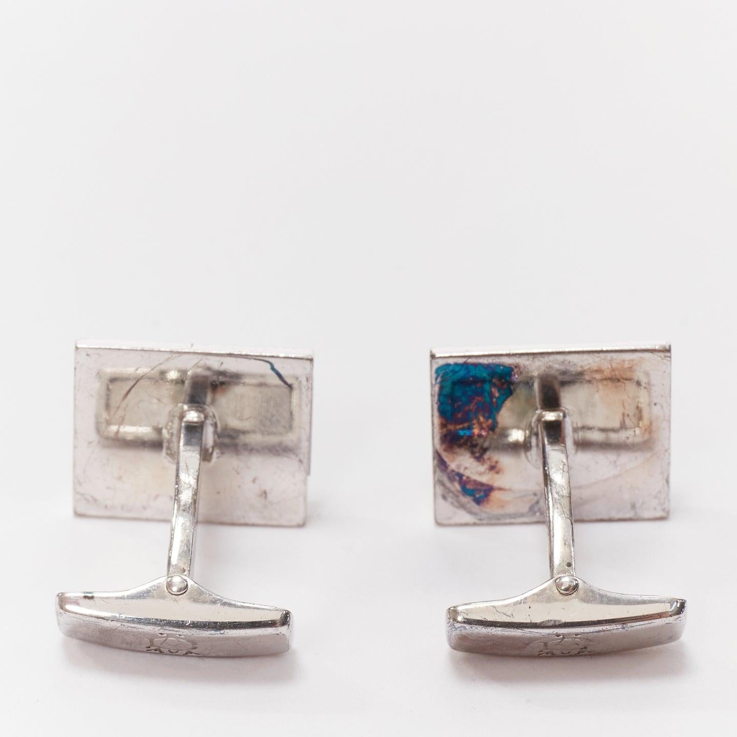 ALFRED DUNHILL 925 steel blue glitter surface split logo cufflinks
Reference: YIKK/A00051
Brand: Alfred Dunhill
Material: Metal
Color: Silver, Blue
Pattern: Solid
Closure: Clip On
Lining: Silver Metal

CONDITION:
Condition: Good, this item was