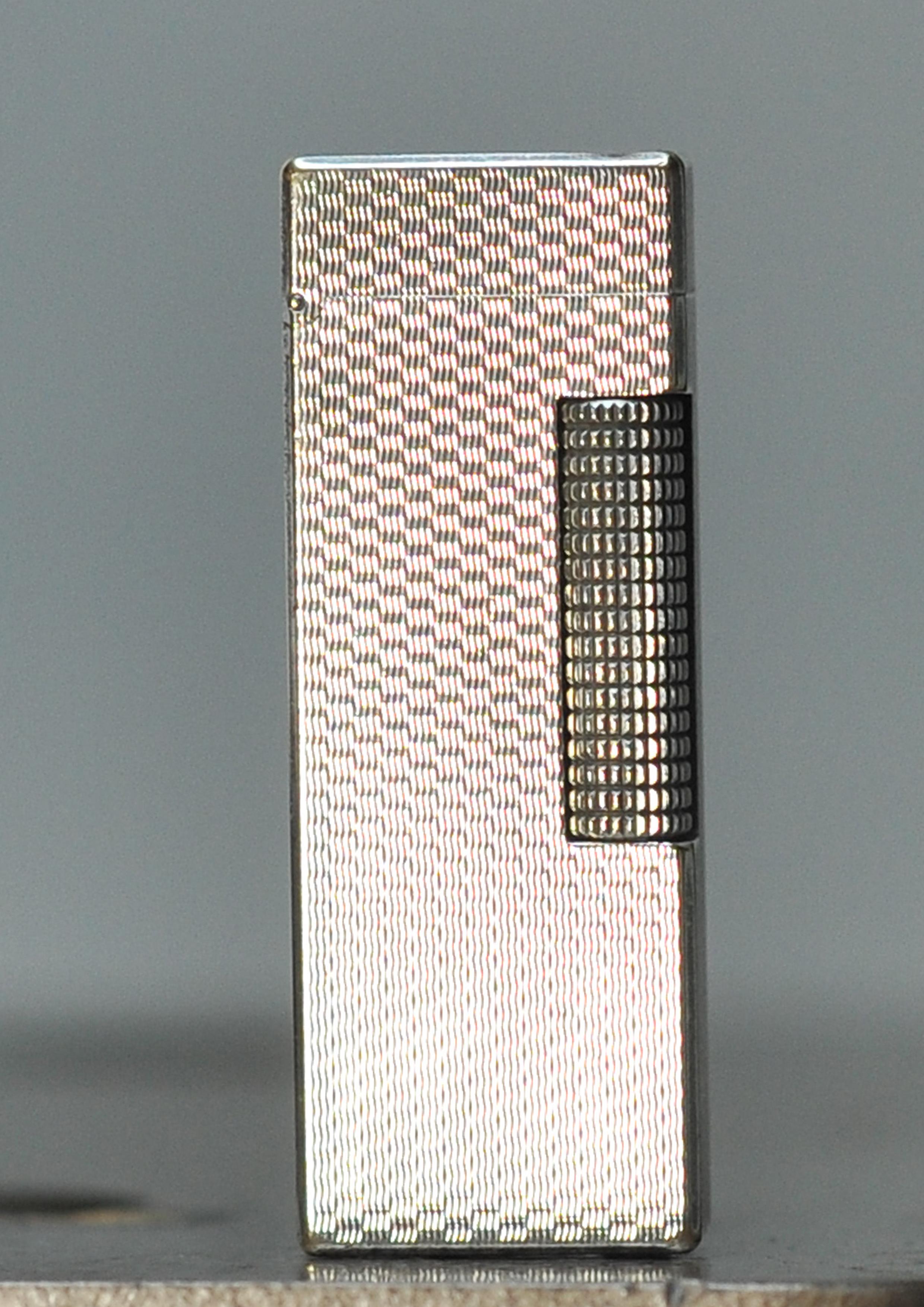 Alfred Dunhill Briquet Engine Turned Rollagas Cigarette Lighter With Dunhill Box In Good Condition In Reading, Berkshire