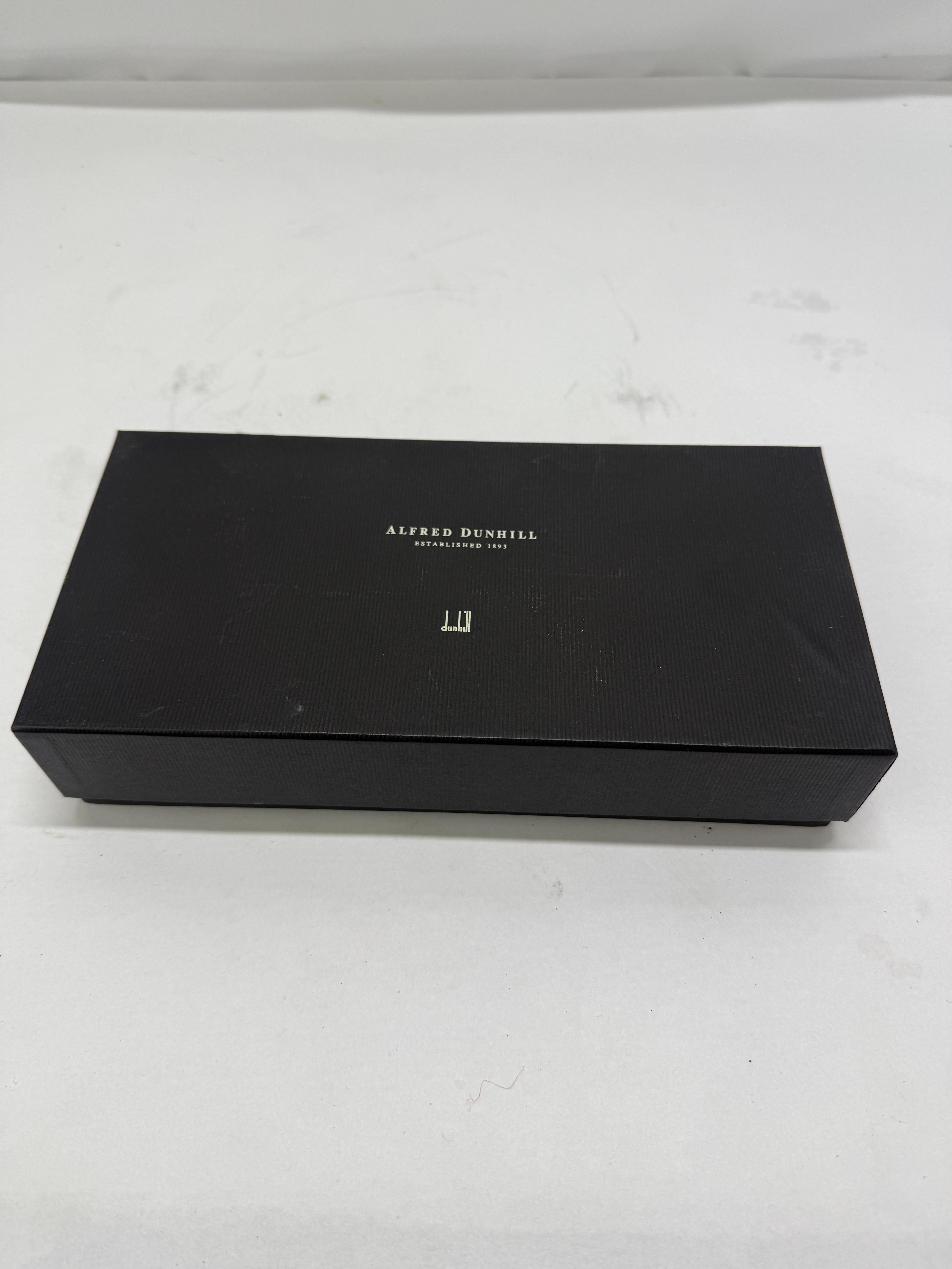 Alfred Dunhill Ovaler Aschenbecher aus geschliffenem Kristall mit Originalverpackung (20. Jahrhundert) im Angebot