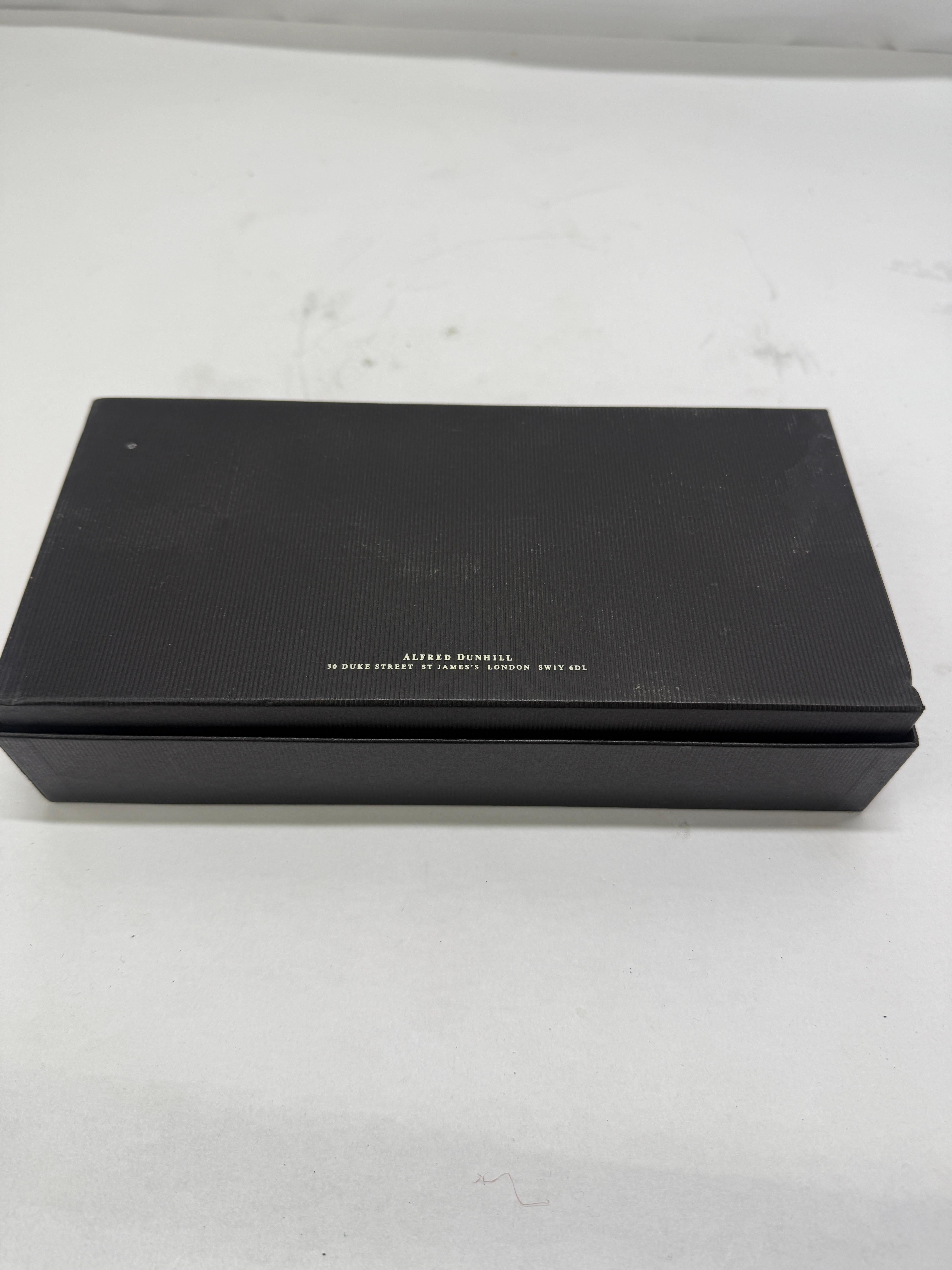 Alfred Dunhill Ovaler Aschenbecher aus geschliffenem Kristall mit Originalverpackung im Angebot 1