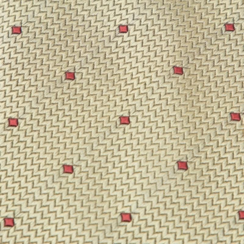 Diese Alfred Dunhill Krawatte ist ein perfektes formelles Accessoire, das einen scharfen und modernen Reiz hat. Sie ist aus luxuriösen MATERIALEN gefertigt, mit aufwendigen Mustern versehen und mit dem Markenlabel auf der Rückseite bestickt. Er
