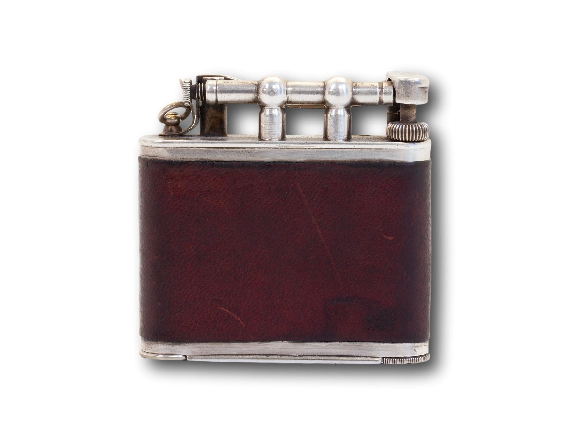 Alfred Dunhill Ladies Pocket Vanity Lighter with Secret Compartment and Lipstick In Good Condition For Sale In Northampton, GB