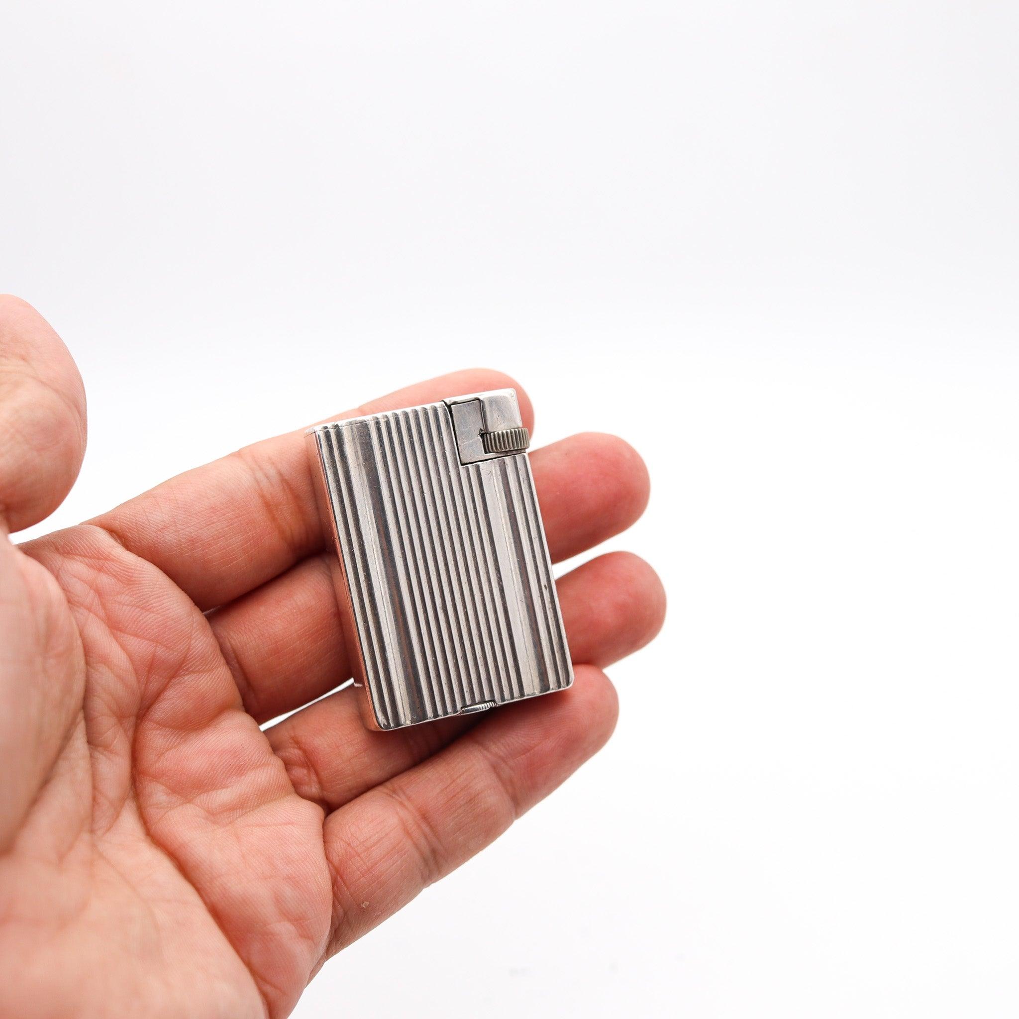 ALFRED DUNHILL Paris 1936 Art Deco The Handy / Savory Petrol Pocket Lighter In Excellent Condition For Sale In Miami, FL