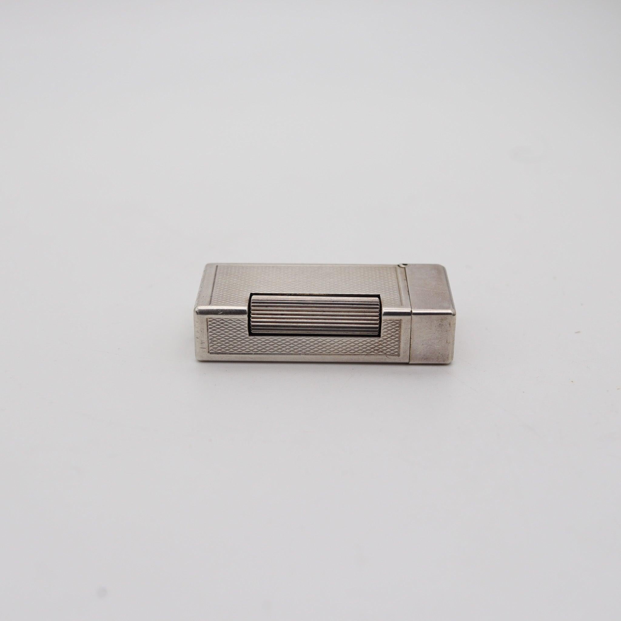 Mid-Century Modern ALFRED DUNHILL Paris 1960 Short Automatique Rollalite Petrol Pocket Lighter For Sale