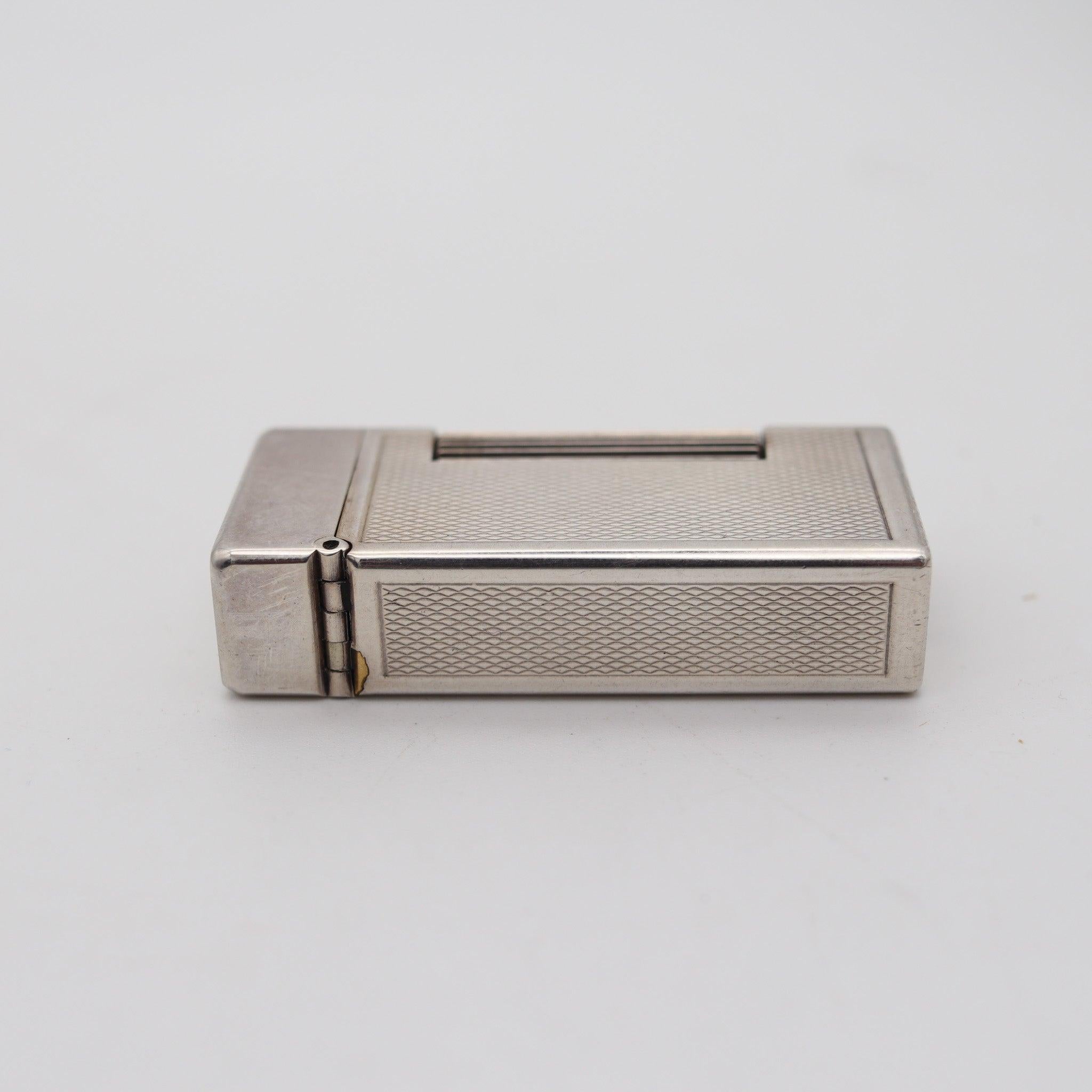 Polished ALFRED DUNHILL Paris 1960 Short Automatique Rollalite Petrol Pocket Lighter For Sale
