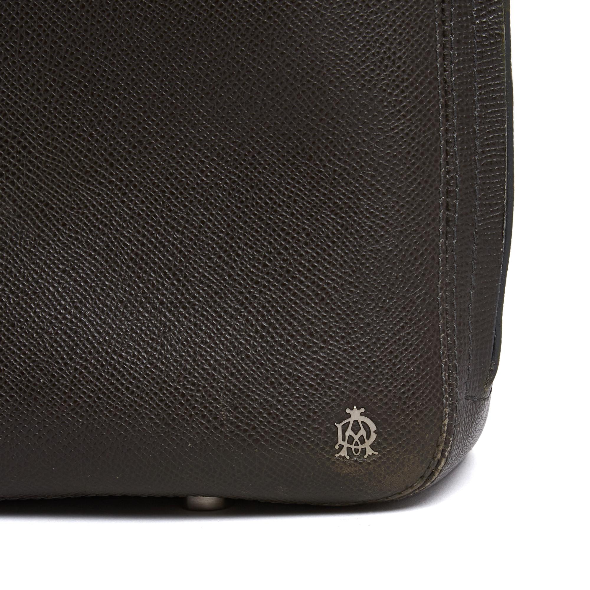 Porte-documents Alfred Dunhill Cadogan (version 2015) en cuir grainé vert très foncé avec une grande poche fendue à glisser sur la poignée d'une valise, 2ème poche extérieure mais zippée sur le côté (pour un téléphone portable, des papiers ou des