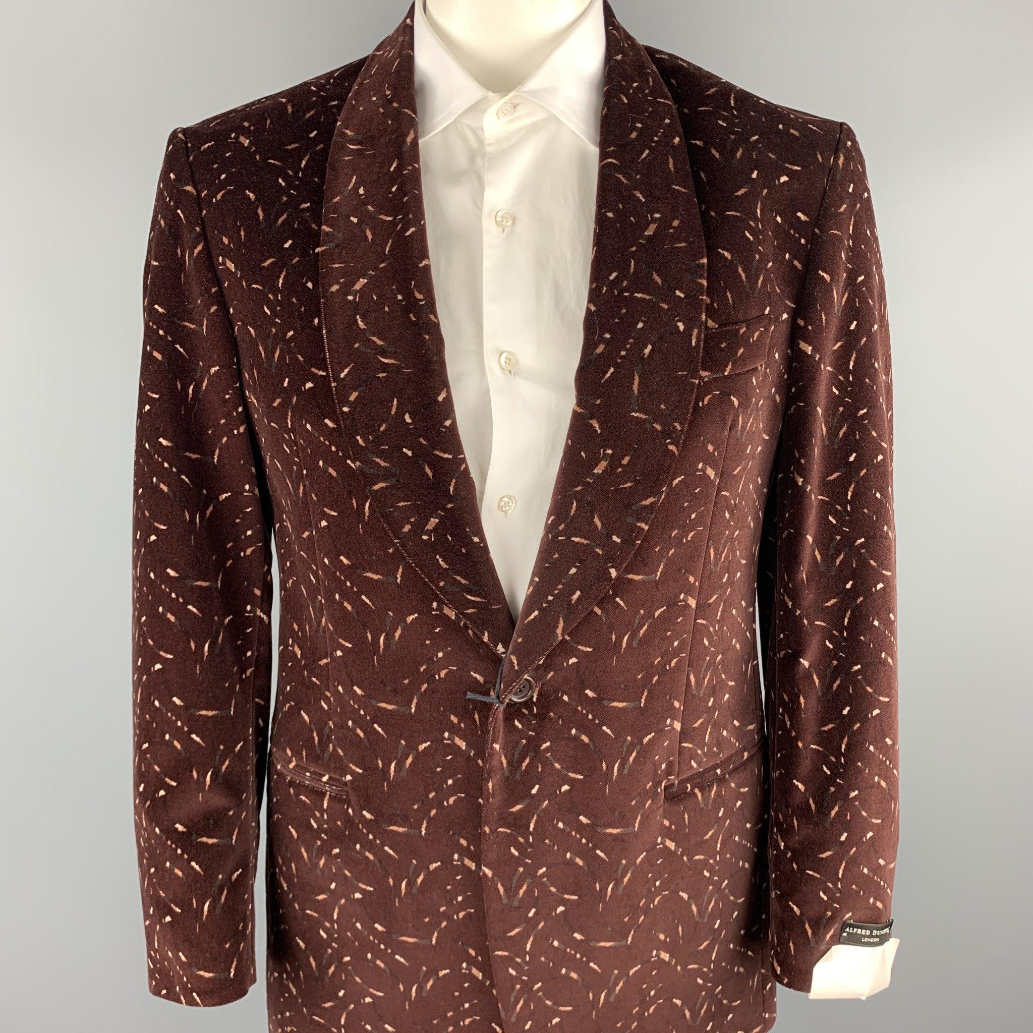 ALFRED DUNHILL sport coat comes in a burgundy print cotton velvet 
featuring a shawl collar, slit pockets, and a single button closure. Made in Italy.
New With Tags.
 

Marked:   IT 50 R
 

Measurements: 
 
Shoulder: 18.5 inches 
Chest: 40 inches