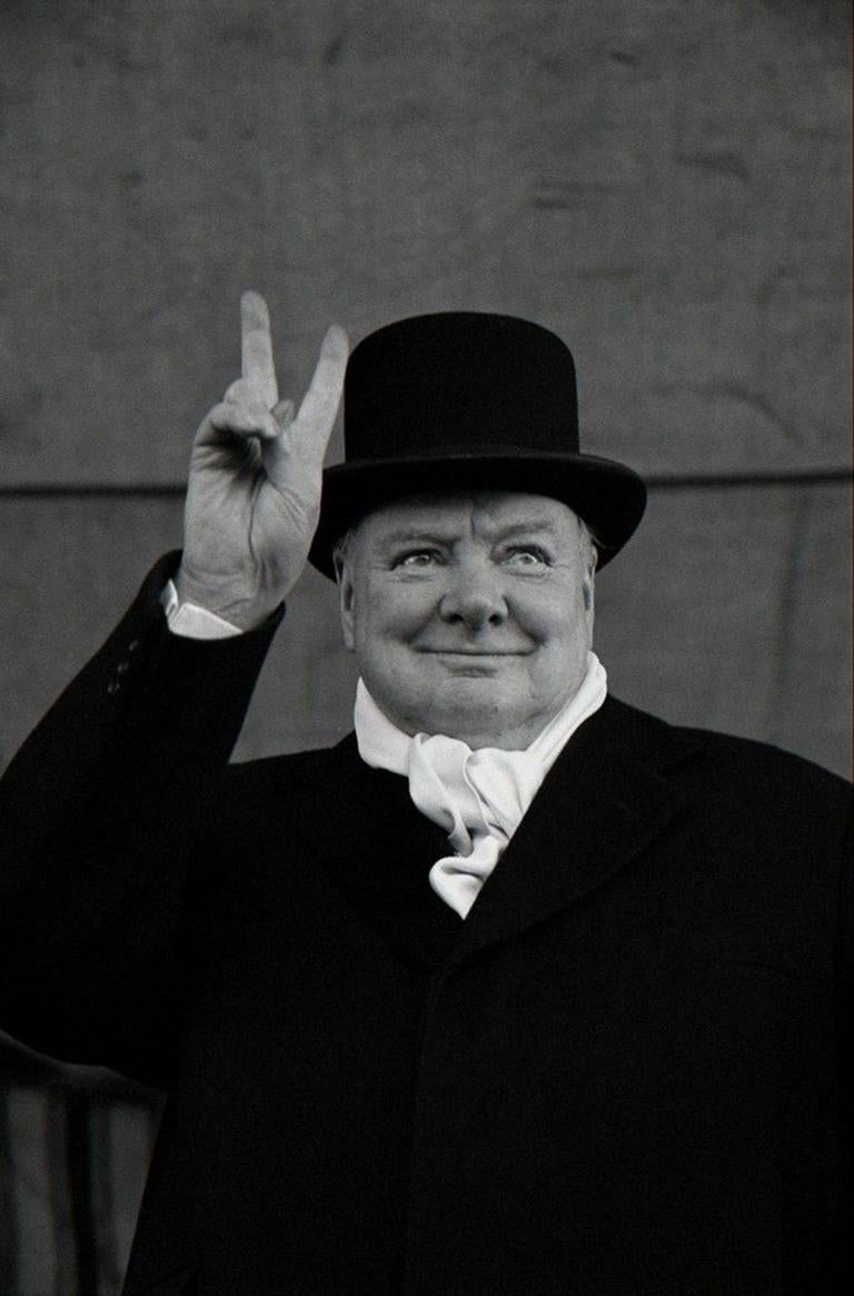 Winston Churchill, Liverpool, 1951, Alfred Eisenstaedt 
Épreuve à la gélatine argentée
20 x 16 pouces
Edition de 250