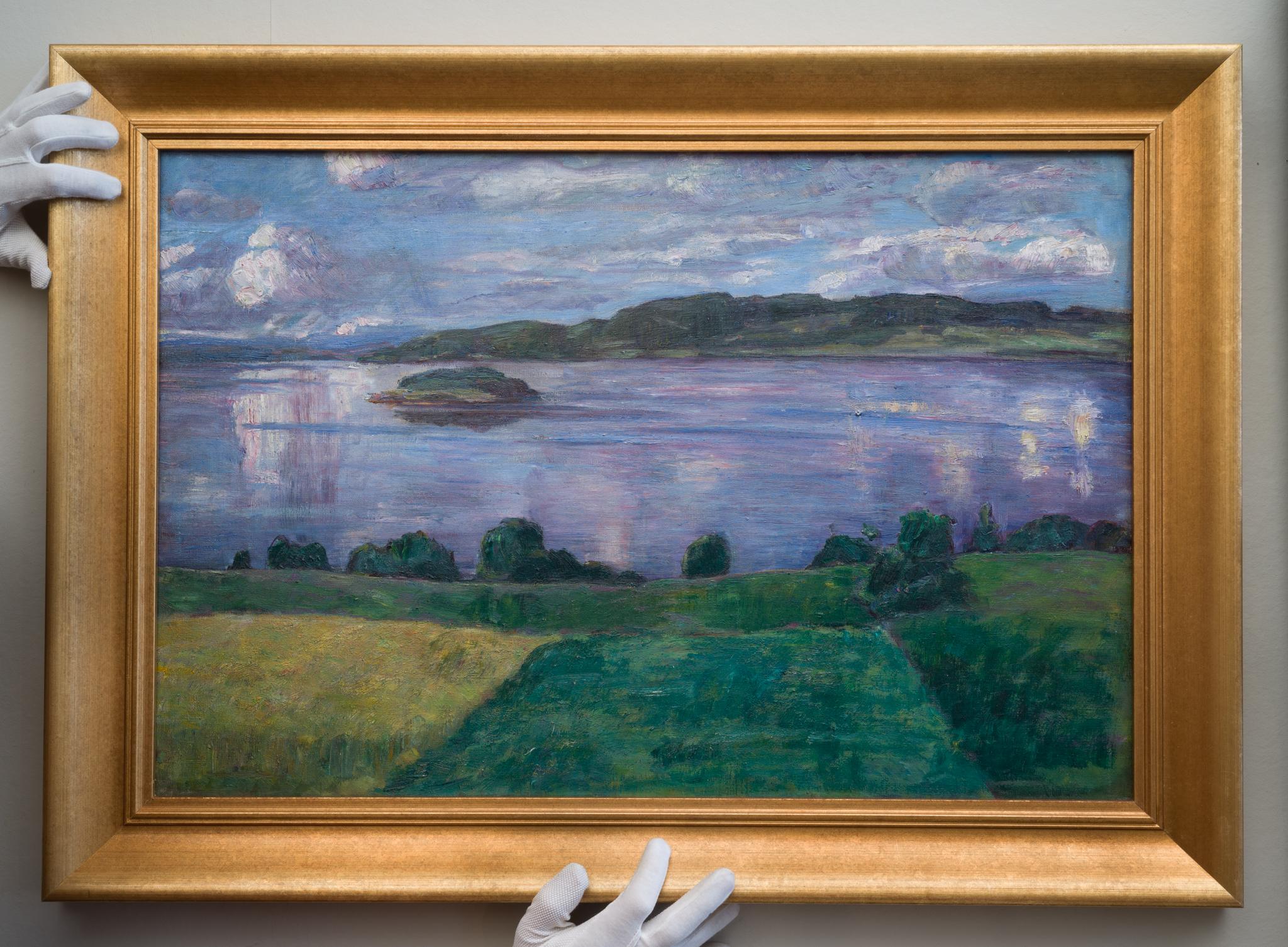 View Over Lake Mangen, vers 1925 (Racken Group) - Post-impressionnisme Painting par Alfred Ekstam
