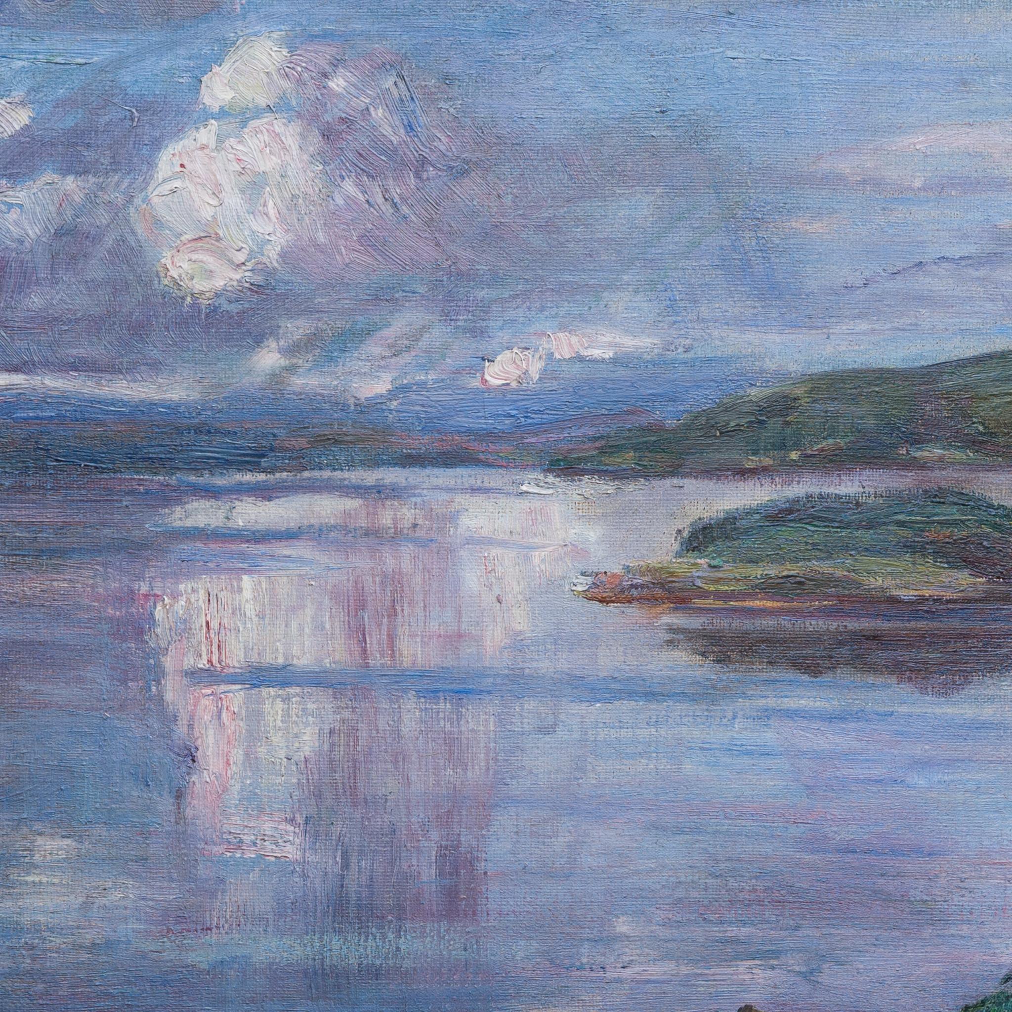 Essai :
Nous avons le plaisir de présenter une magnifique peinture du talentueux artiste suédois Alfred Artistics (1878-1935). Ce paysage à couper le souffle offre une vue sur un lac, qui serait le lac Mangen, près de la ville natale d'Ekstam. Au
