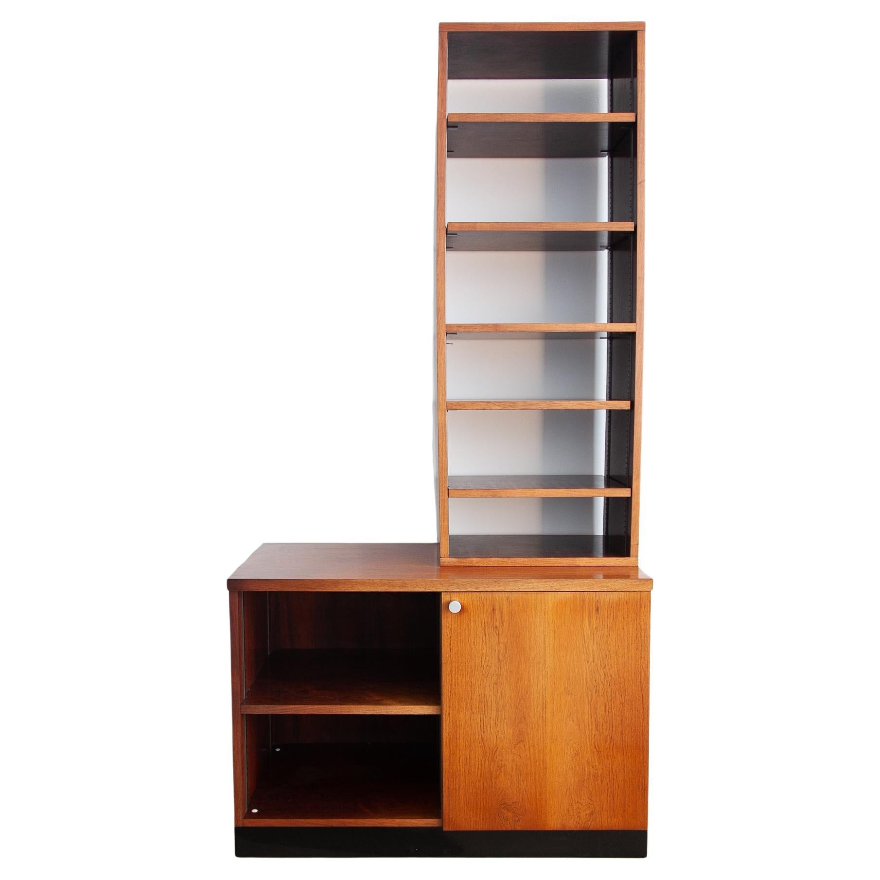 Original cabinet, bookcase designed by Alfred Hendrickx and manufactured by Belform (Malines, Belgium) in the mid 1950s. Above: 5 display shelves (D 25, W 50 cm). At the bottom a cabinet (H 54, D 50, W 105 cm) with 1 right side door with silver