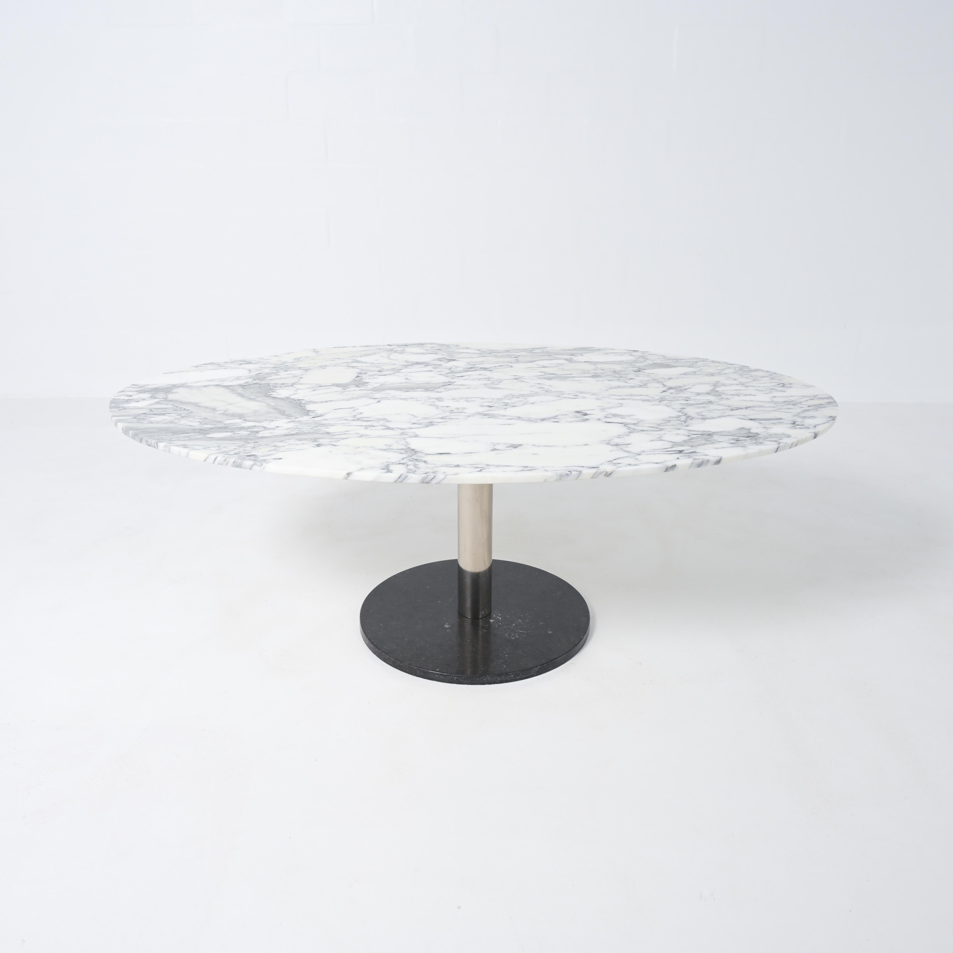 Alfred Hendrickx oval dining / conference table for Belform, designed in the 60s.
The table has a white marble top resting on a chrome base and a black marble feet.
The table is in very good vintage condition. An incredible eyecatcher in any home,