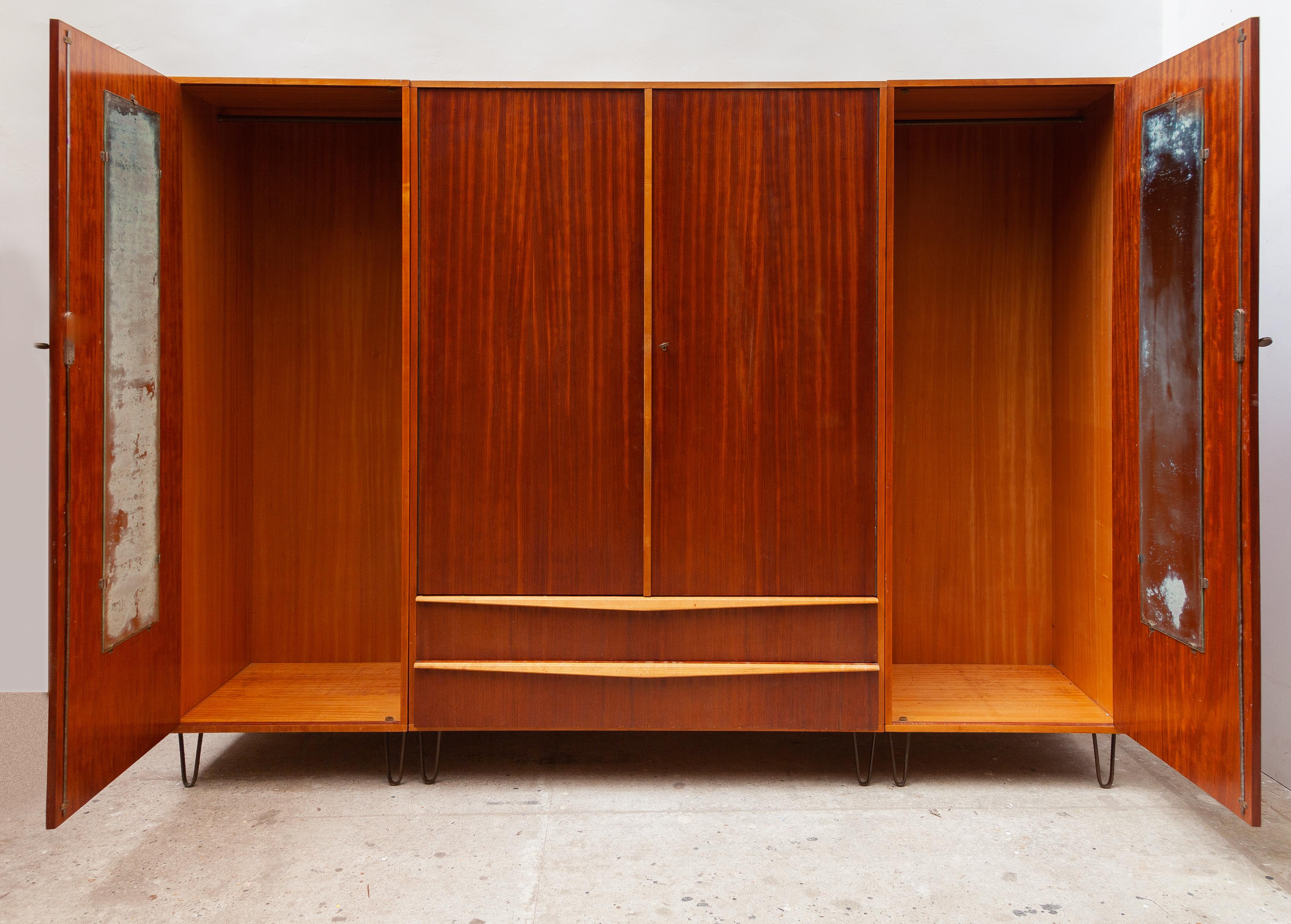 1950s wardrobes