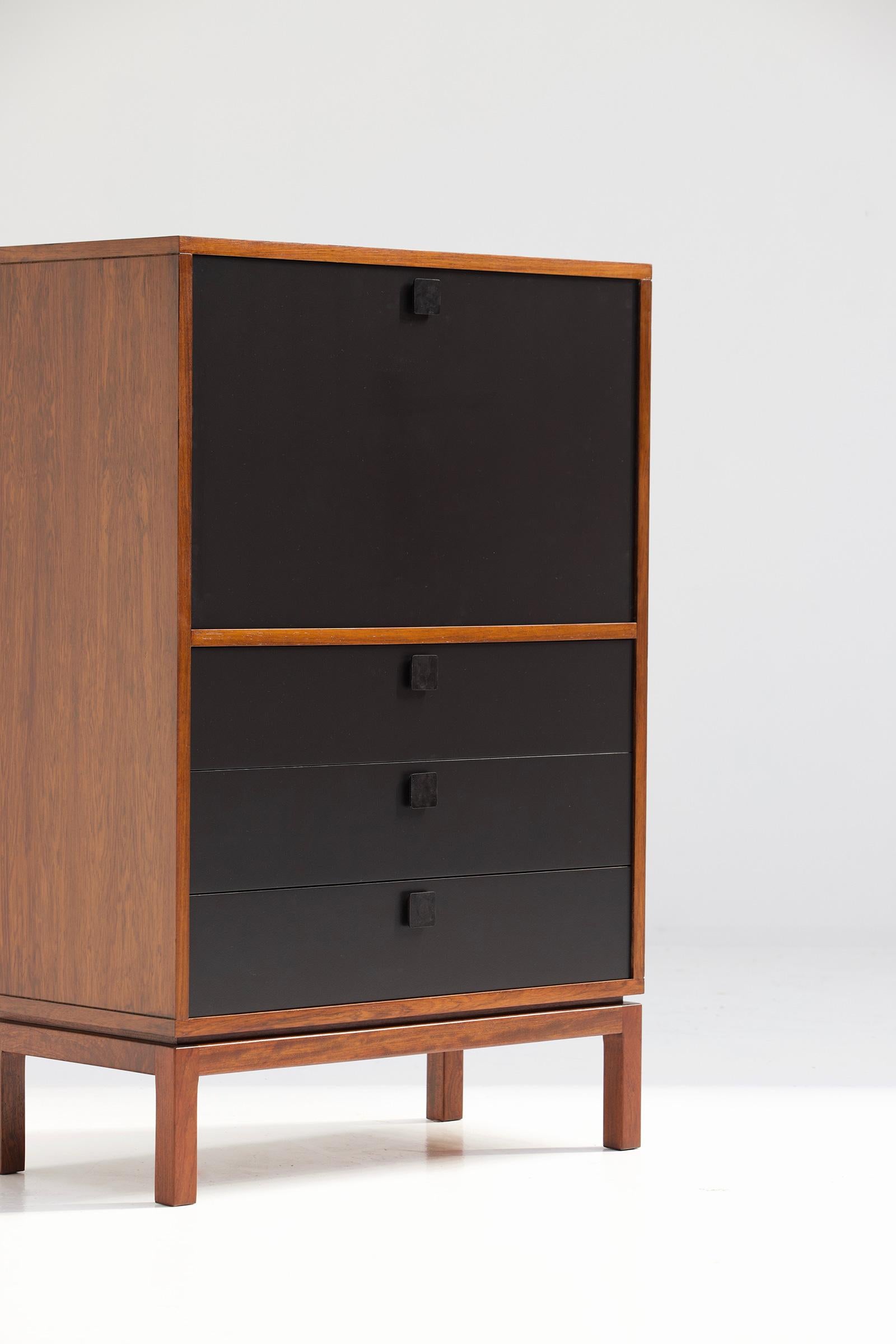 Writing desk, rosewood, black lacquer, Alfred Hendrickx, Belform, Belgium, 1960s

Alfred Hendrickx writing desk in palisander and black lacquered wood. The pull-out writing surface is in the same lacquered wood as the drawers. The inside is