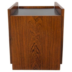 Alfred Hendrickx Satz von zwei Nacht von Beistelltischen mit schwarzer und weißer Platte Alfred Hendrickx Satz von zwei Nacht von Beistelltischen mit schwarzer und weißer Platte